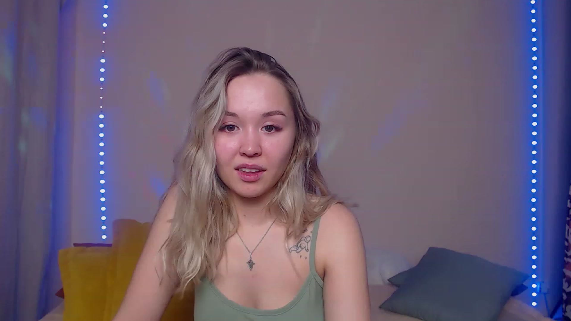 Gallery image thumbnail from HollyMich's myfreecams stream on, 02/02/2023, 08:31 image 10 of 20