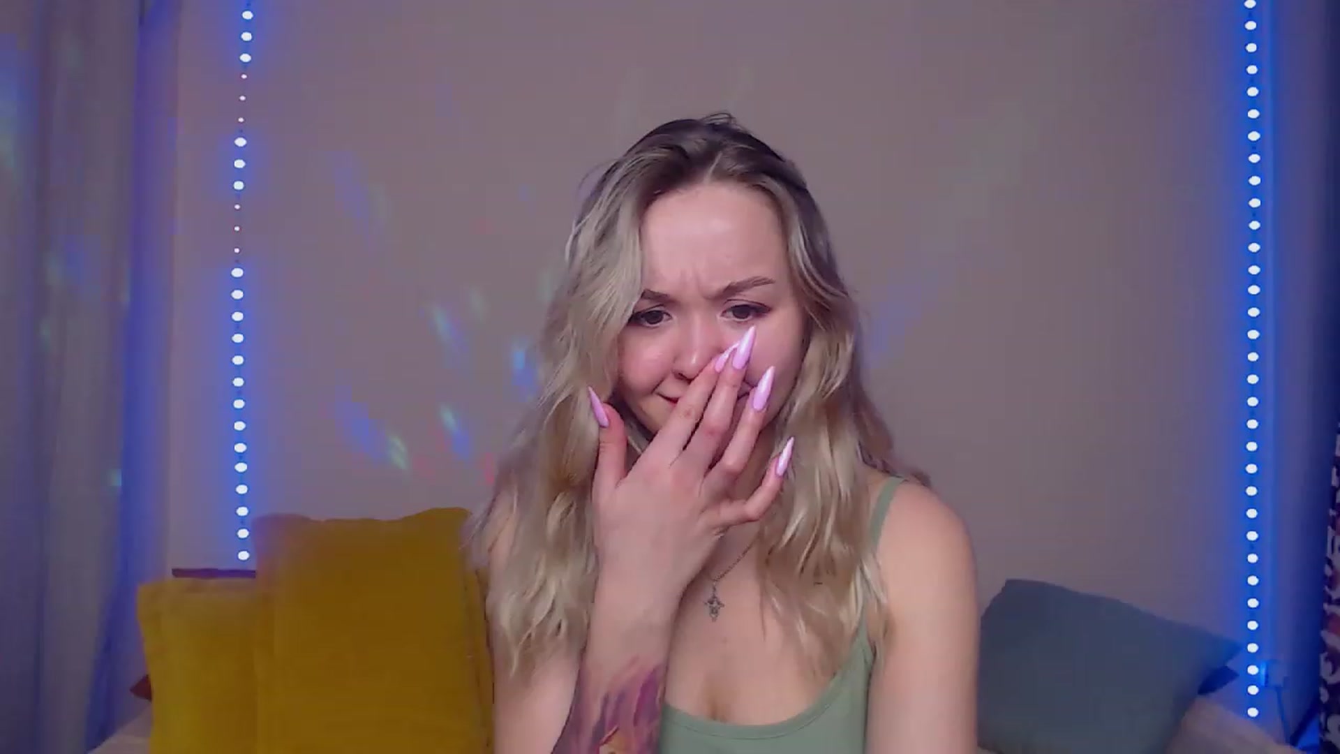 Gallery image thumbnail from HollyMich's myfreecams stream on, 02/02/2023, 08:31 image 8 of 20