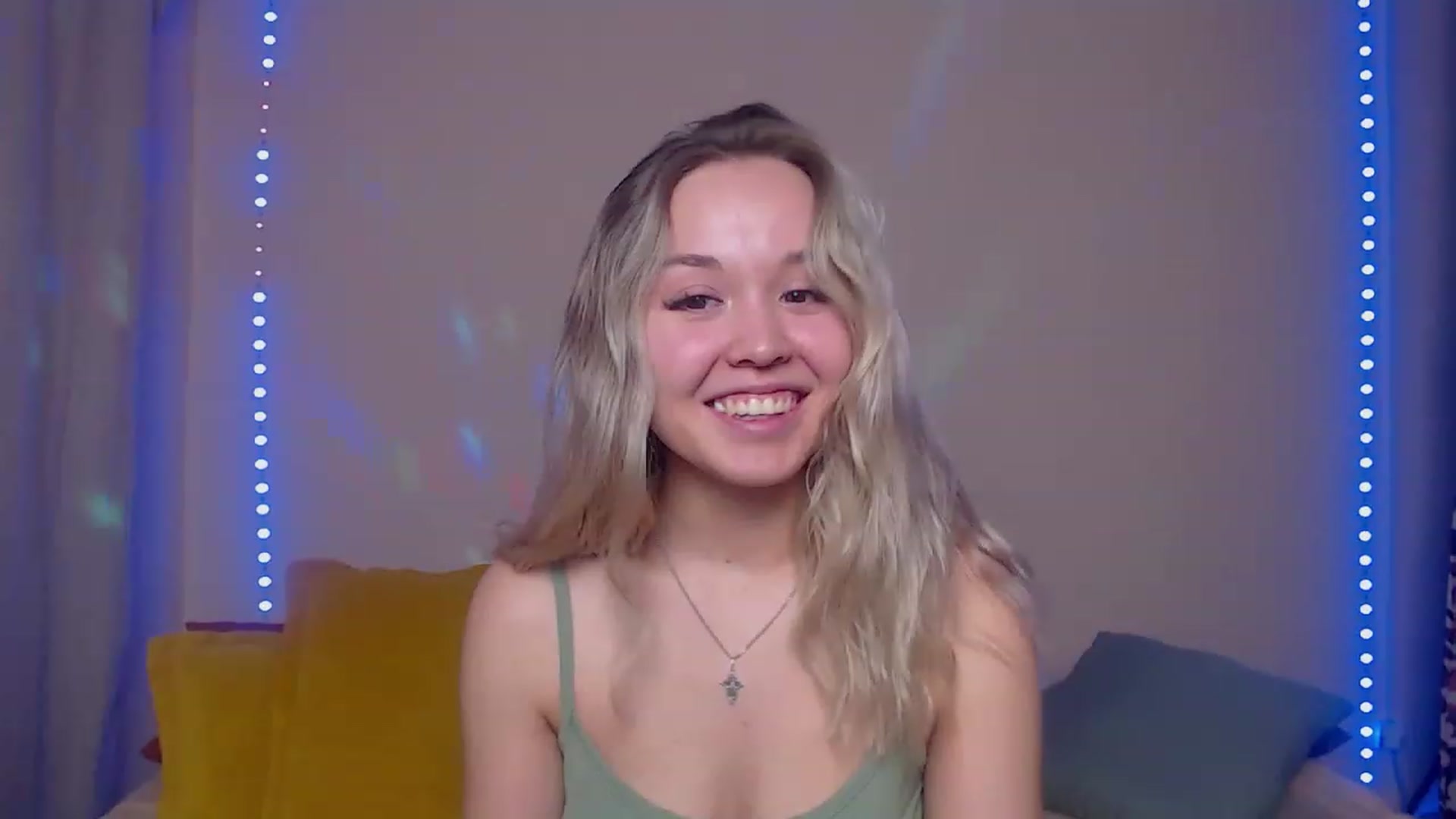 Gallery image thumbnail from HollyMich's myfreecams stream on, 02/02/2023, 08:31 image 15 of 20