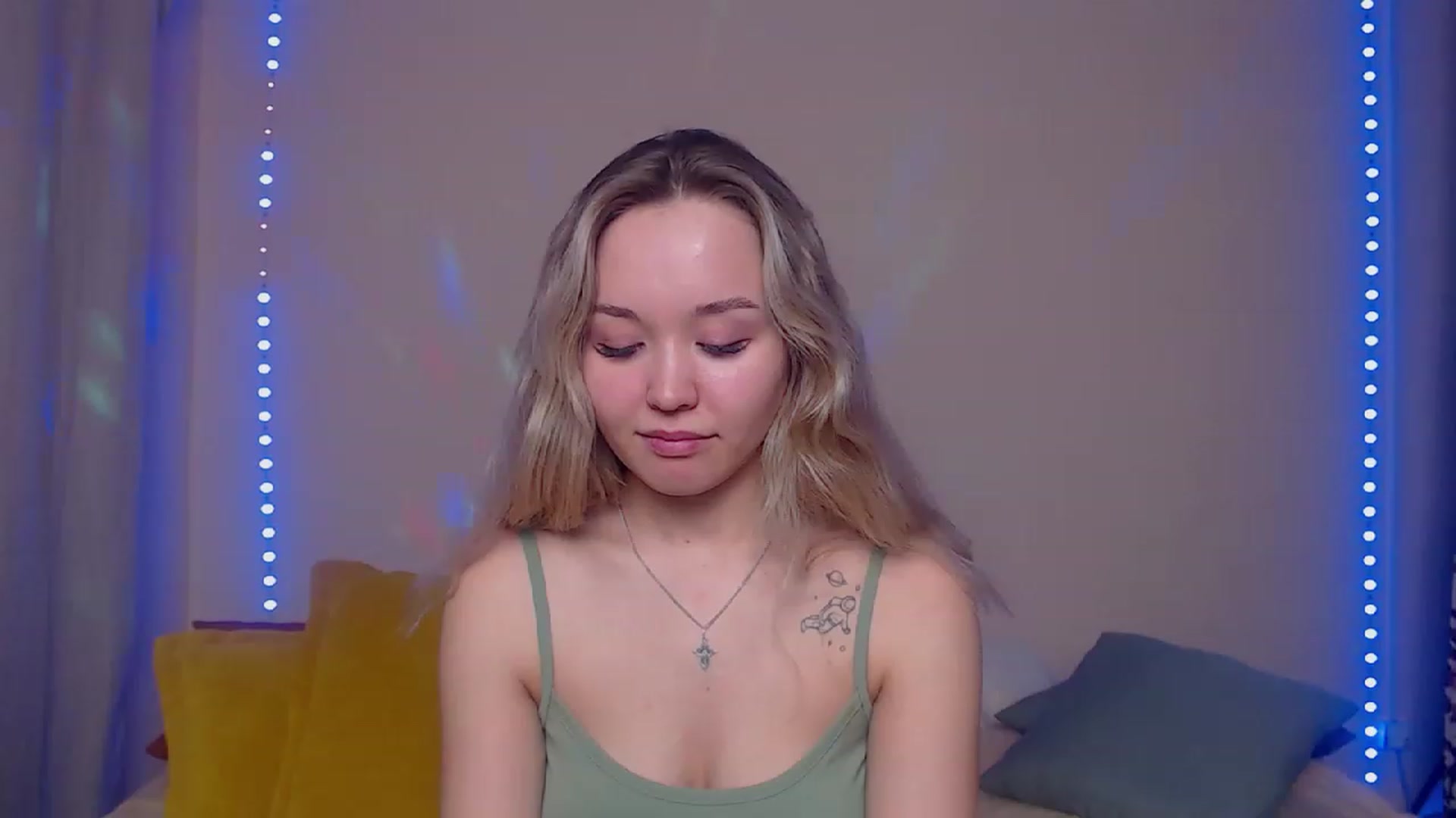 Gallery image thumbnail from HollyMich's myfreecams stream on, 02/02/2023, 08:31 image 20 of 20