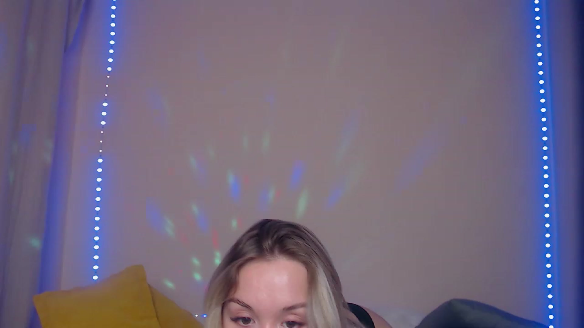 Gallery image thumbnail from HollyMich's myfreecams stream on, 02/06/2023, 08:15 image 13 of 20