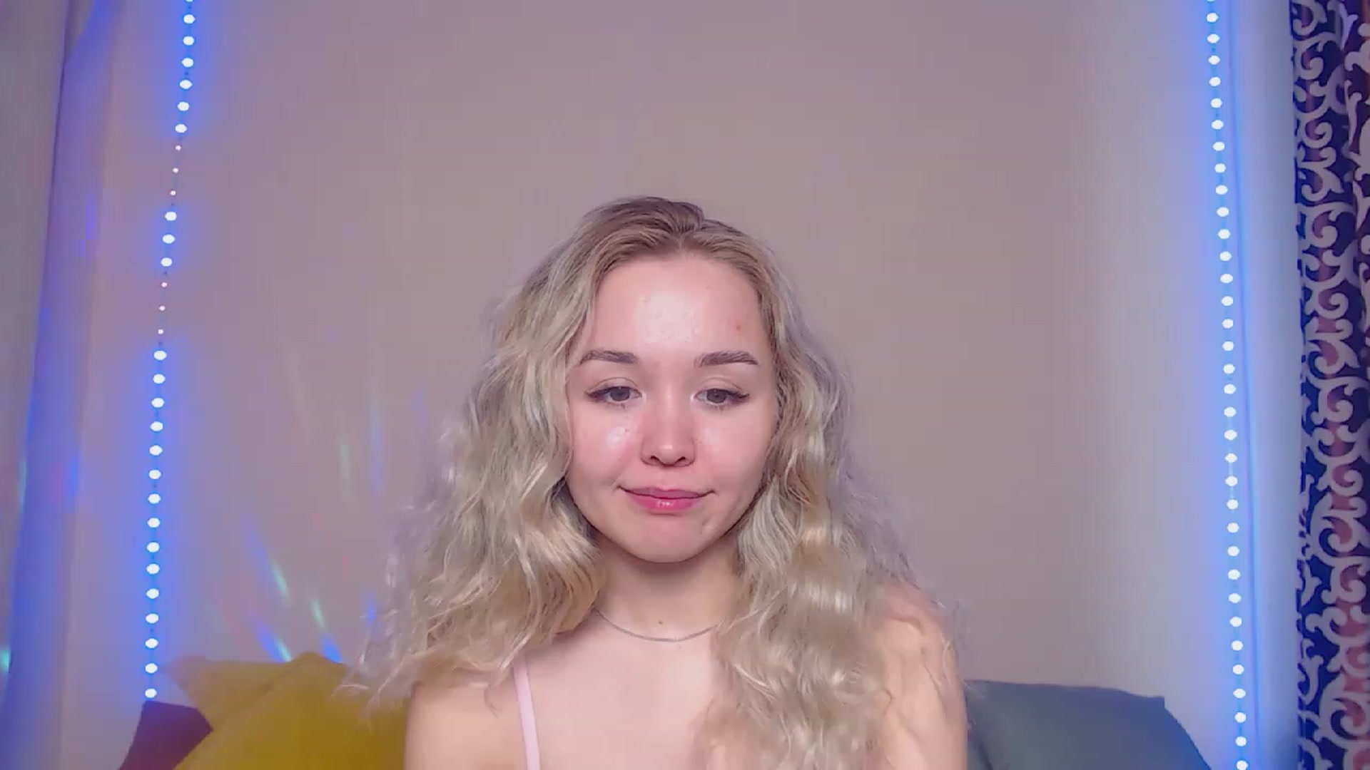 Gallery image thumbnail from HollyMich's myfreecams stream on, 02/28/2023, 08:25 image 2 of 20