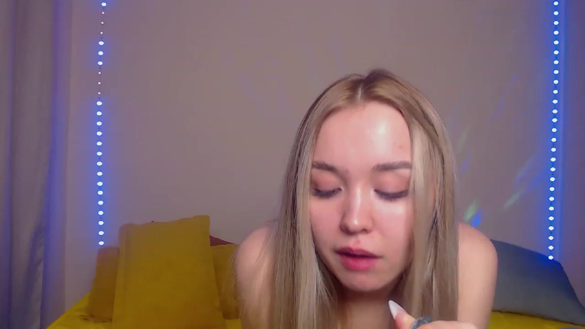 Gallery image thumbnail from HollyMich's myfreecams stream on, 03/02/2023, 08:17 image 19 of 20