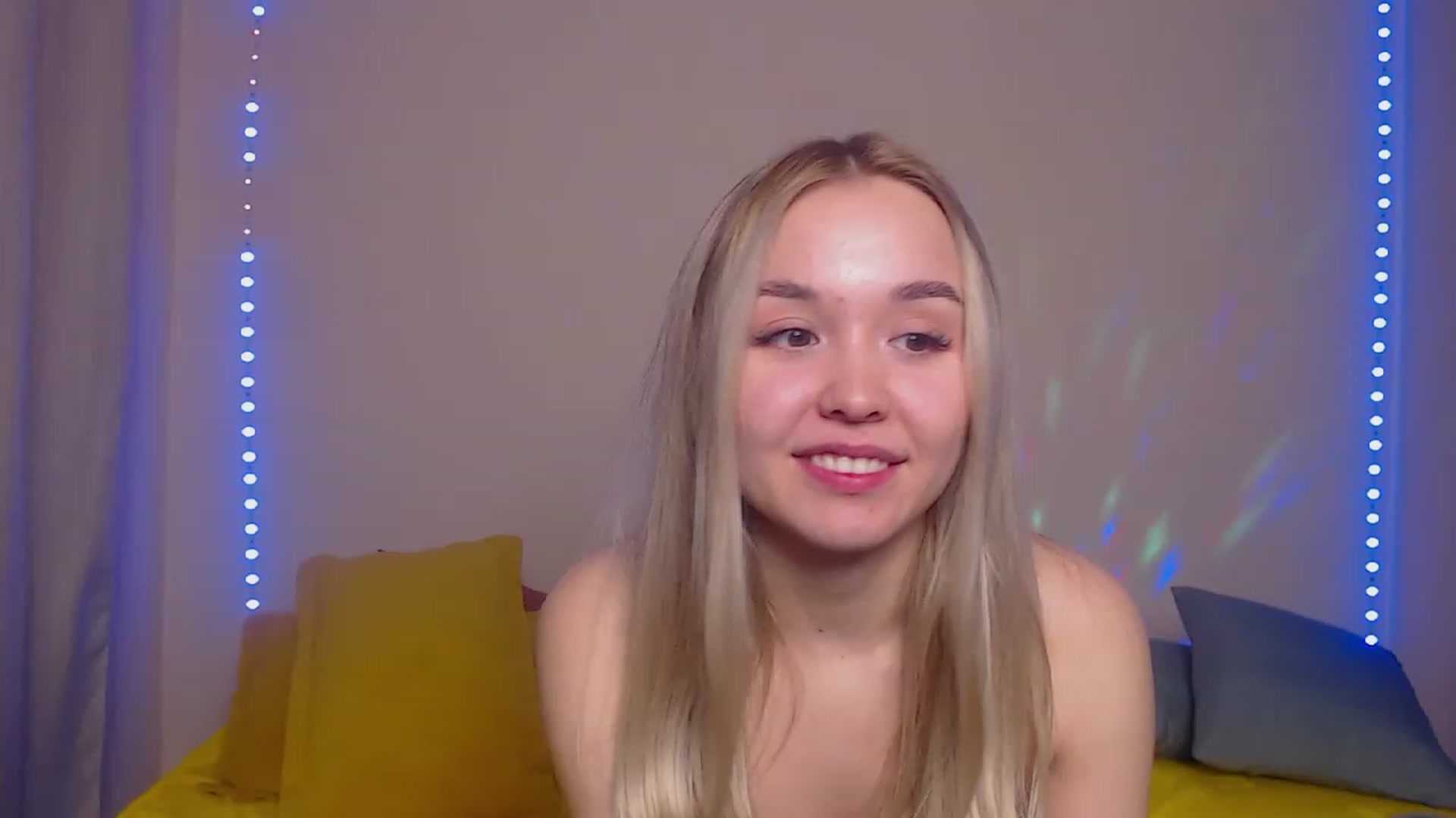 Gallery image thumbnail from HollyMich's myfreecams stream on, 03/02/2023, 08:17 image 15 of 20
