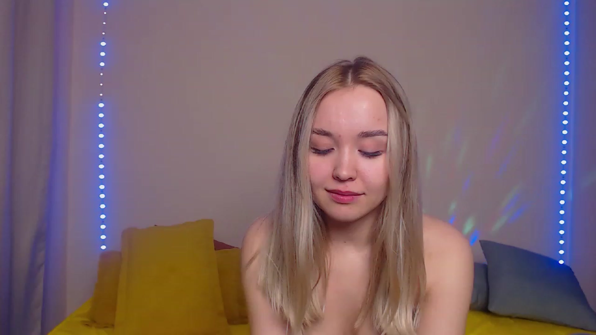 Gallery image thumbnail from HollyMich's myfreecams stream on, 03/02/2023, 08:17 image 18 of 20