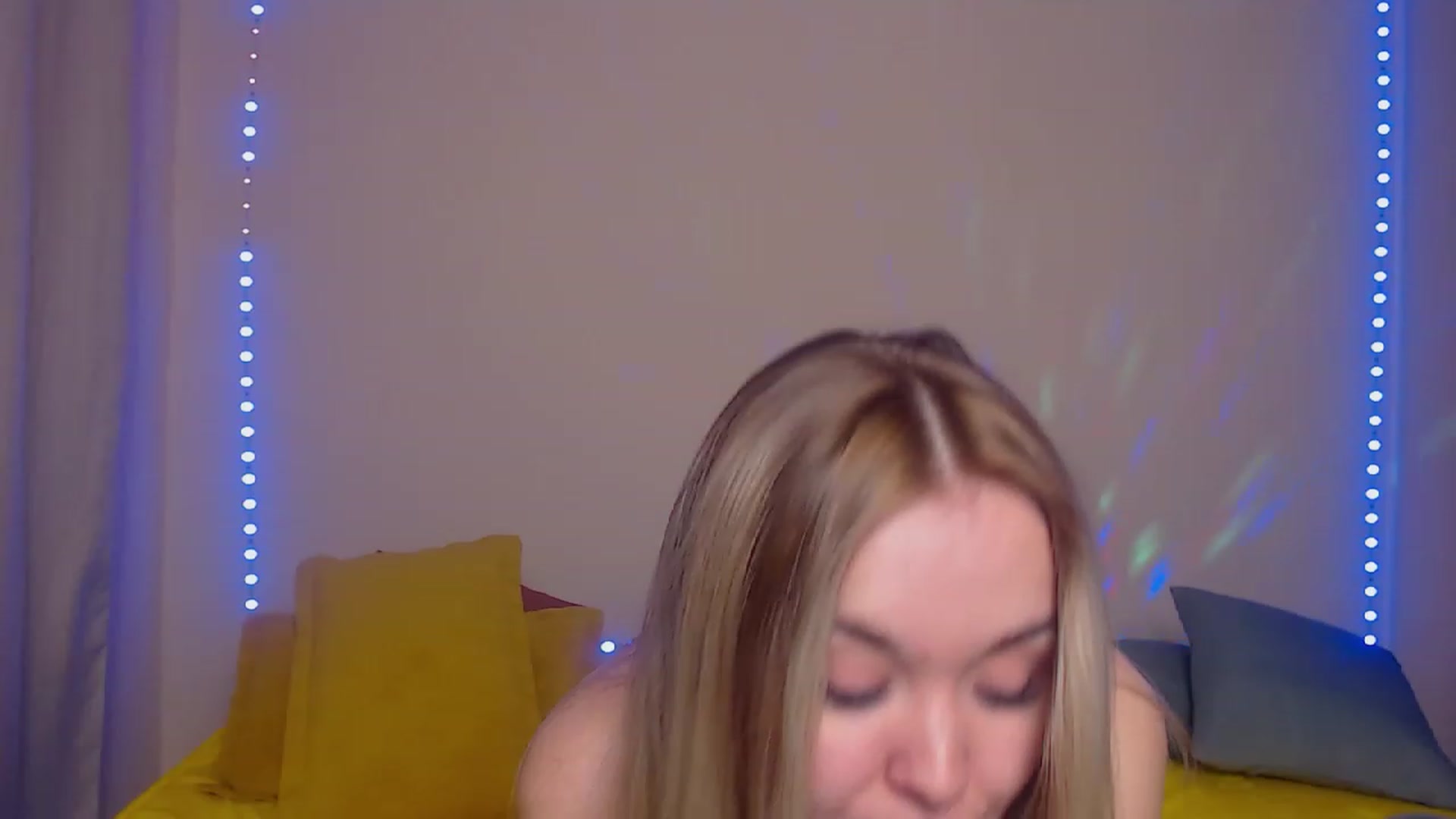 Gallery image thumbnail from HollyMich's myfreecams stream on, 03/02/2023, 08:17 image 9 of 20