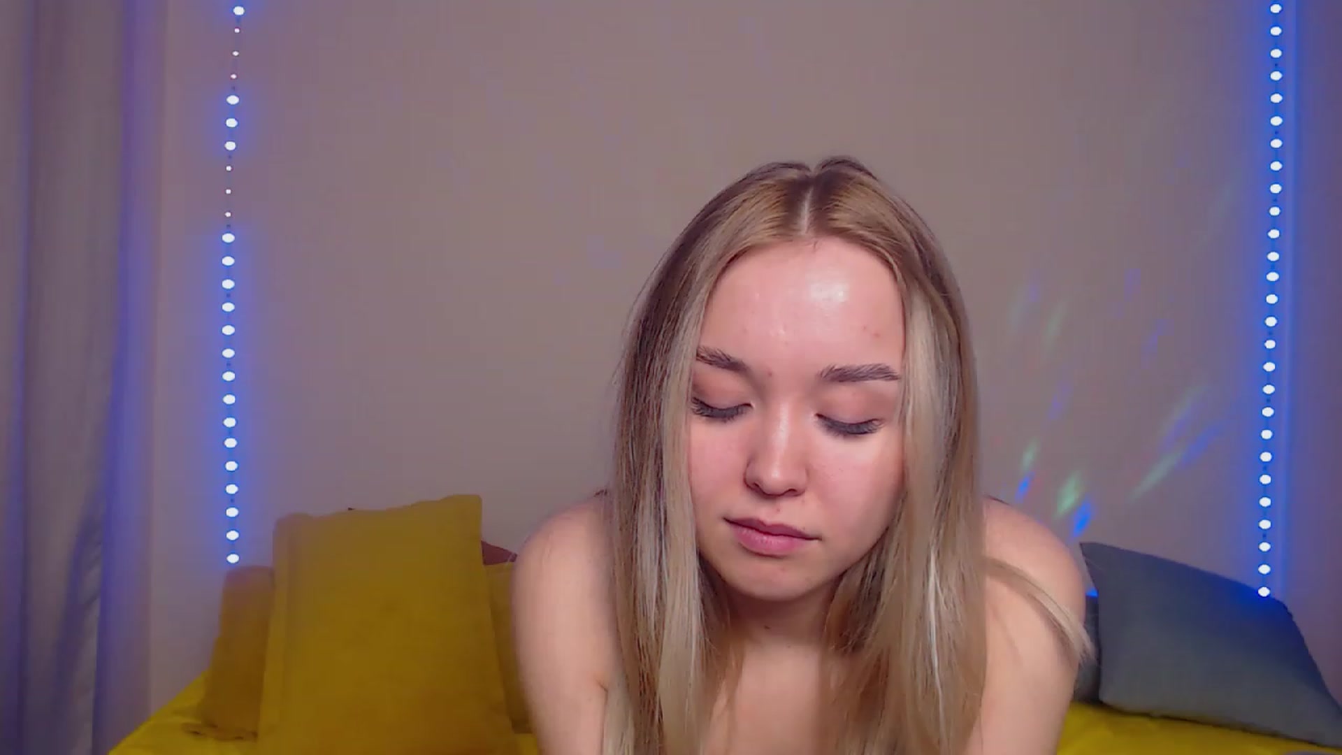 Gallery image thumbnail from HollyMich's myfreecams stream on, 03/02/2023, 08:17 image 11 of 20
