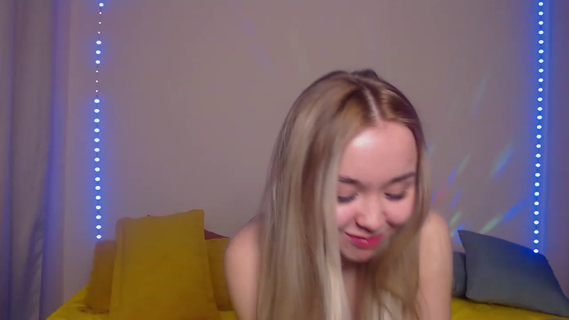 Gallery image thumbnail from HollyMich's myfreecams stream on, 03/02/2023, 08:17 image 10 of 20