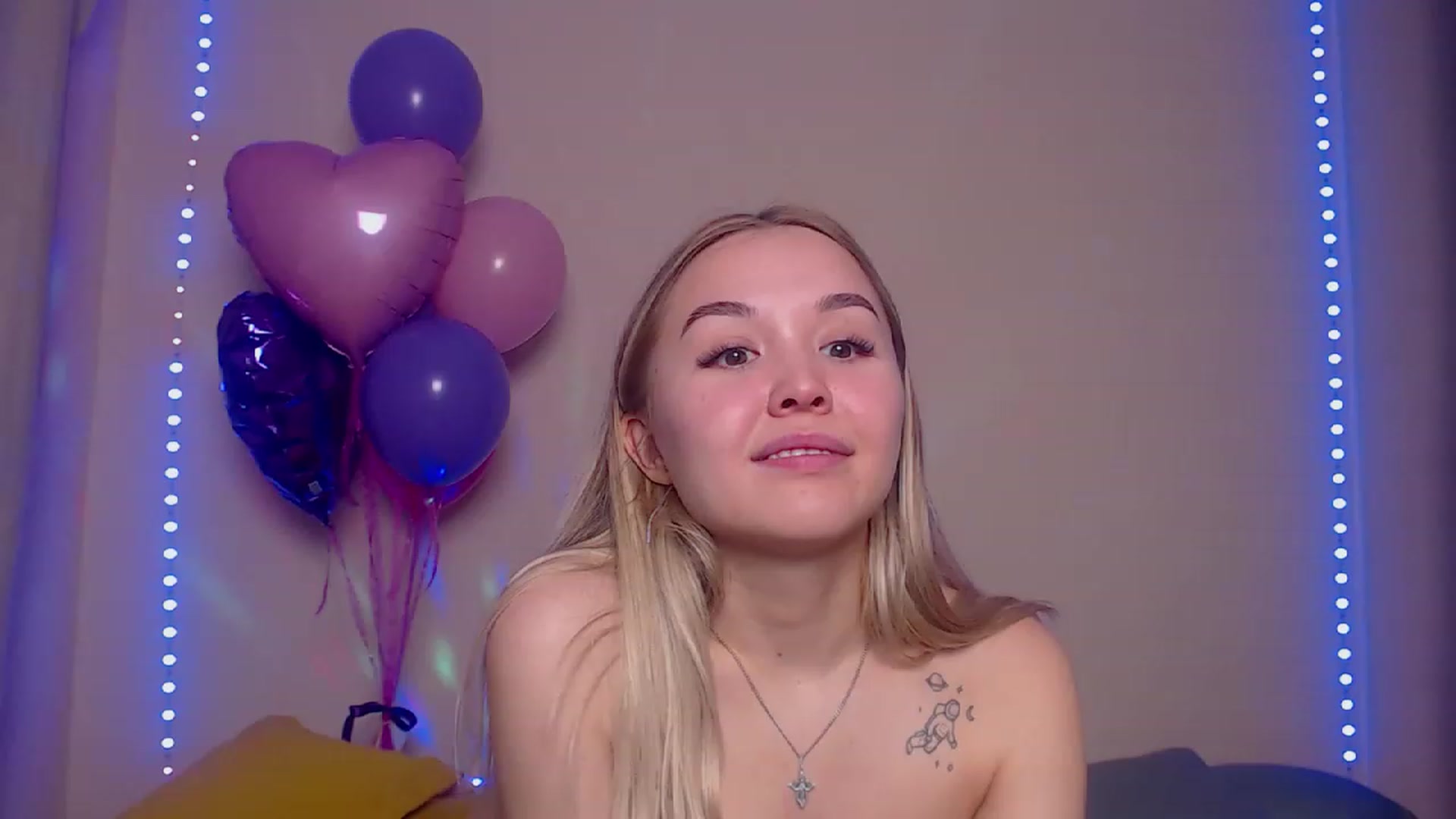 Gallery image thumbnail from HollyMich's myfreecams stream on, 03/13/2023, 06:11 image 9 of 20