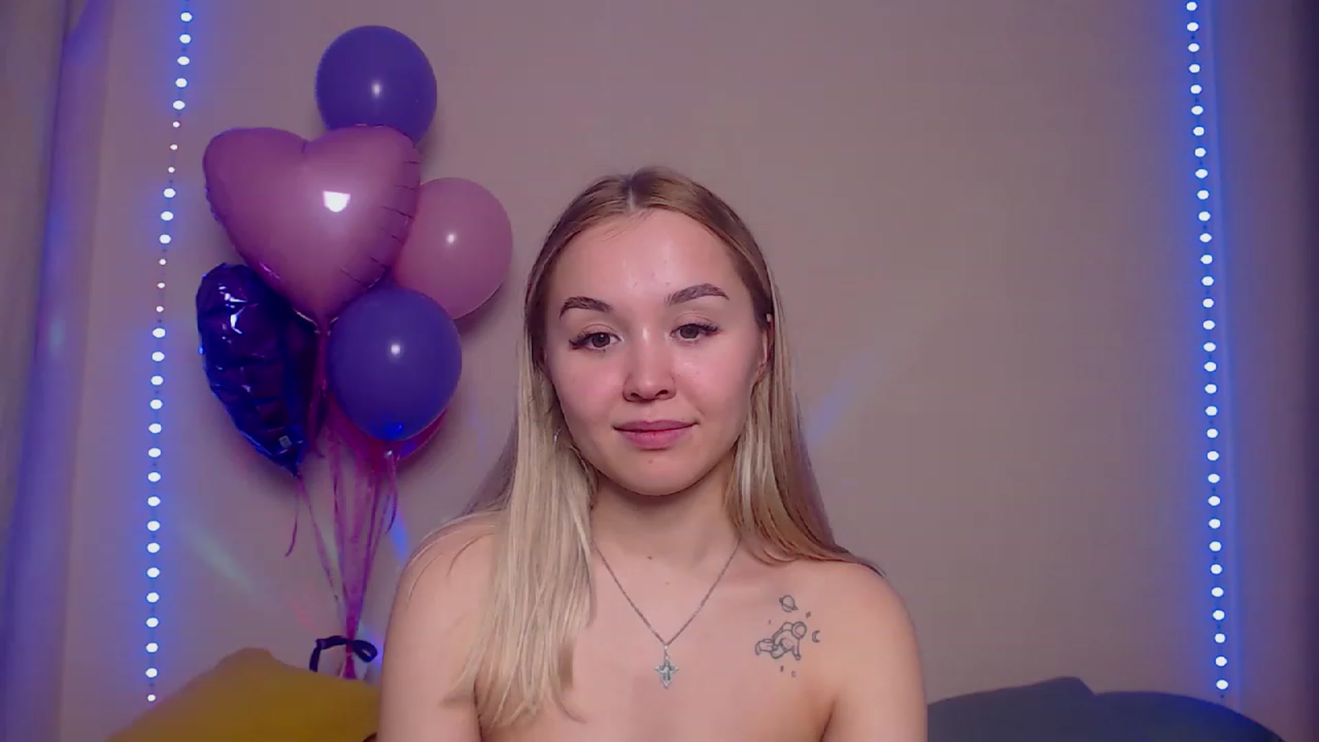 Gallery image thumbnail from HollyMich's myfreecams stream on, 03/13/2023, 06:11 image 8 of 20