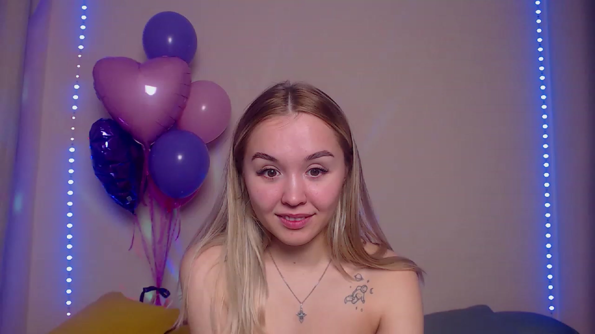 Gallery image thumbnail from HollyMich's myfreecams stream on, 03/13/2023, 06:11 image 10 of 20