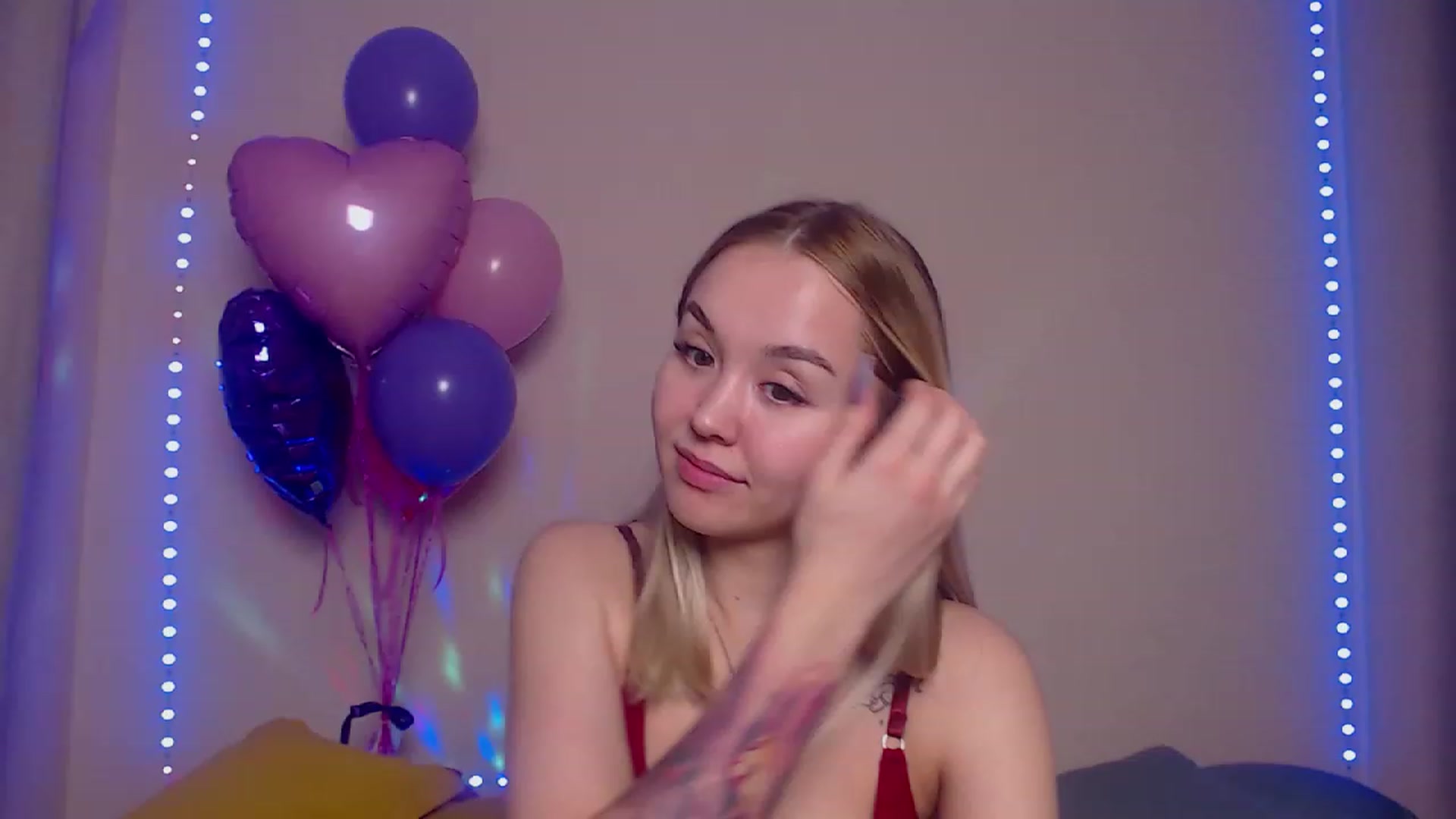 Gallery image thumbnail from HollyMich's myfreecams stream on, 03/13/2023, 06:11 image 18 of 20