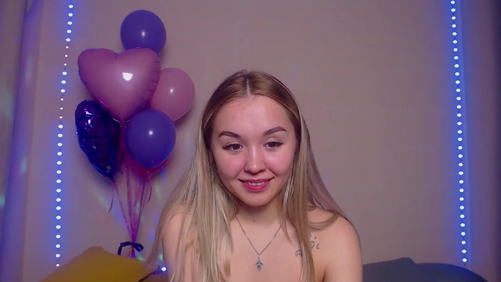 Gallery image thumbnail from HollyMich's myfreecams stream on, 03/13/2023, 06:11 image 12 of 20