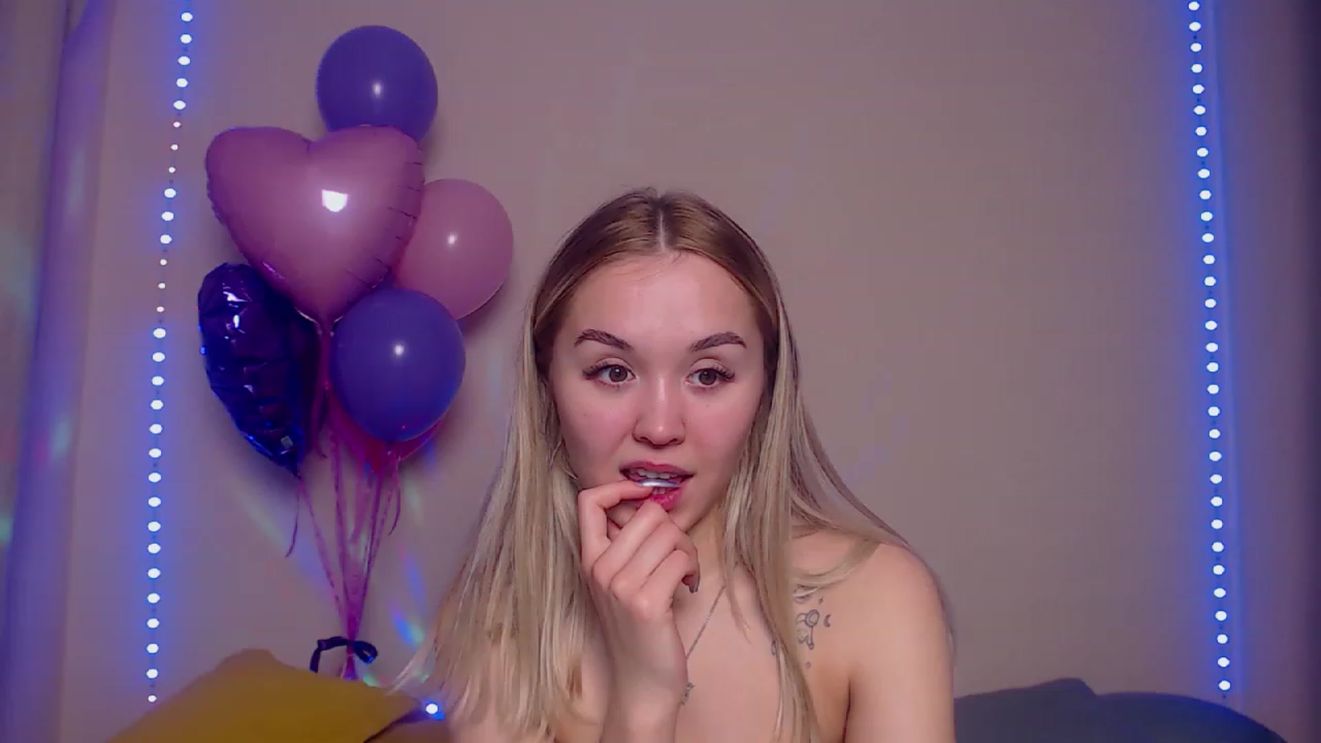 Gallery image thumbnail from HollyMich's myfreecams stream on, 03/13/2023, 06:11 image 13 of 20