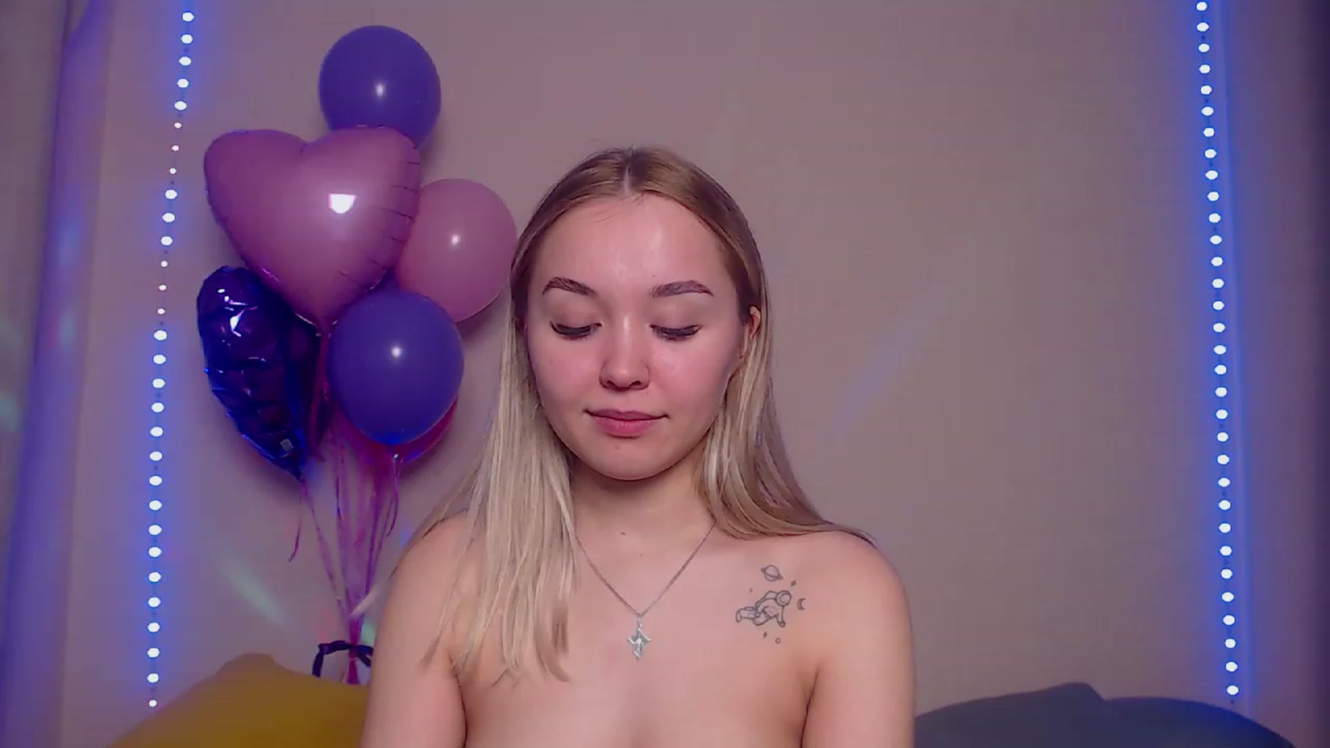 Gallery image thumbnail from HollyMich's myfreecams stream on, 03/13/2023, 06:11 image 7 of 20