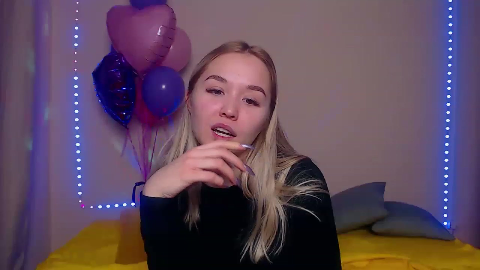 Gallery image thumbnail from HollyMich's myfreecams stream on, 03/16/2023, 09:32 image 12 of 20