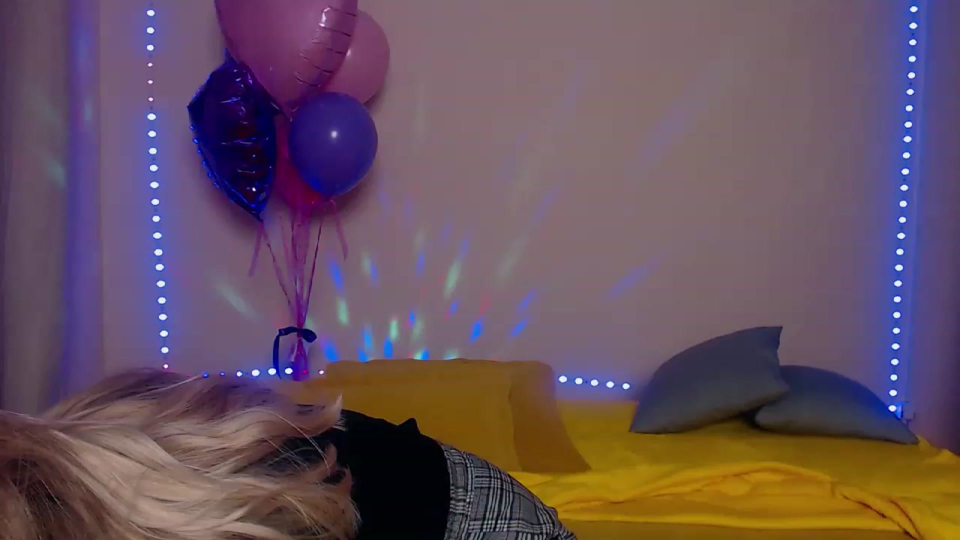Gallery image thumbnail from HollyMich's myfreecams stream on, 03/16/2023, 09:32 image 2 of 20