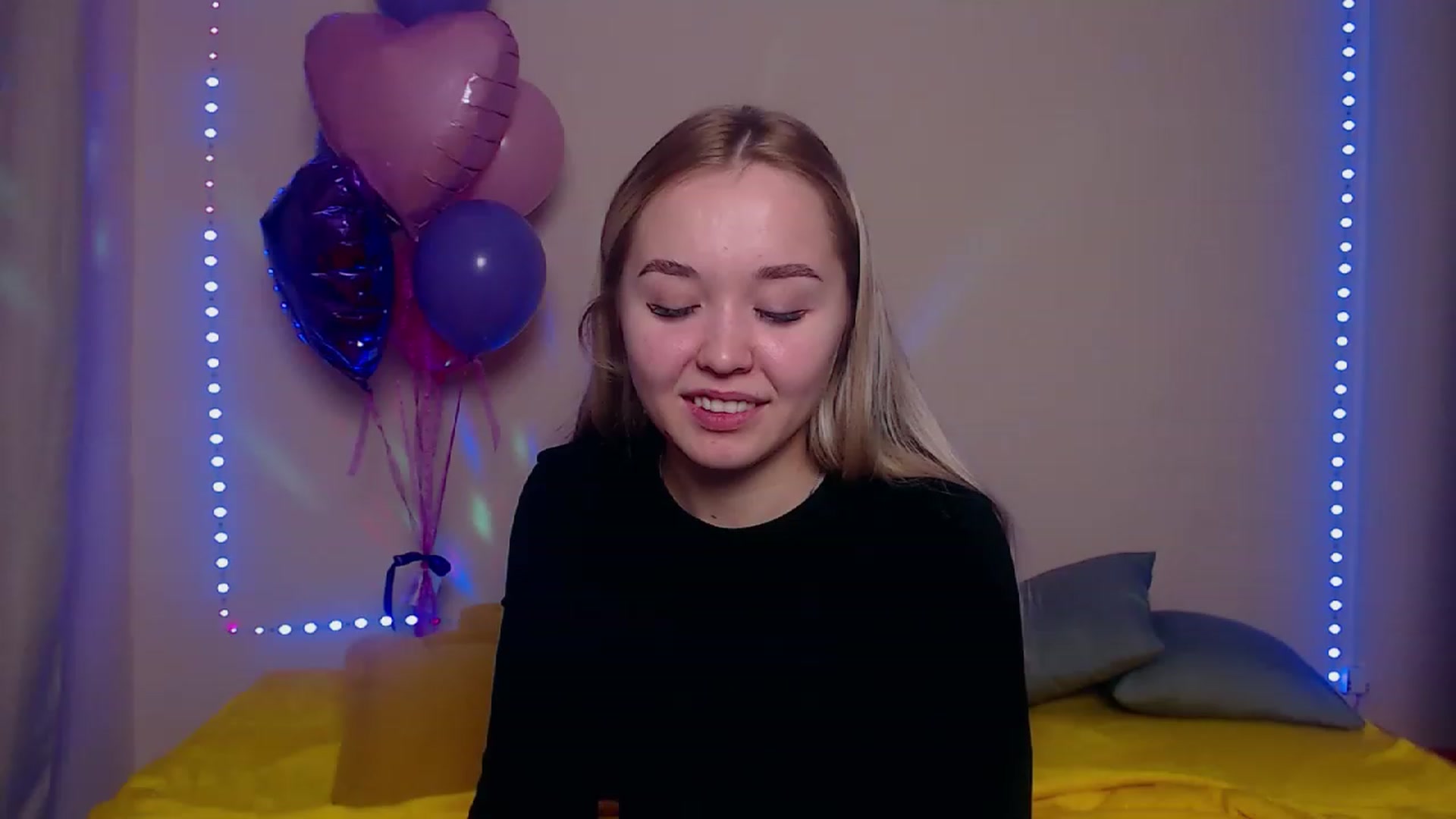 Gallery image thumbnail from HollyMich's myfreecams stream on, 03/16/2023, 09:32 image 10 of 20