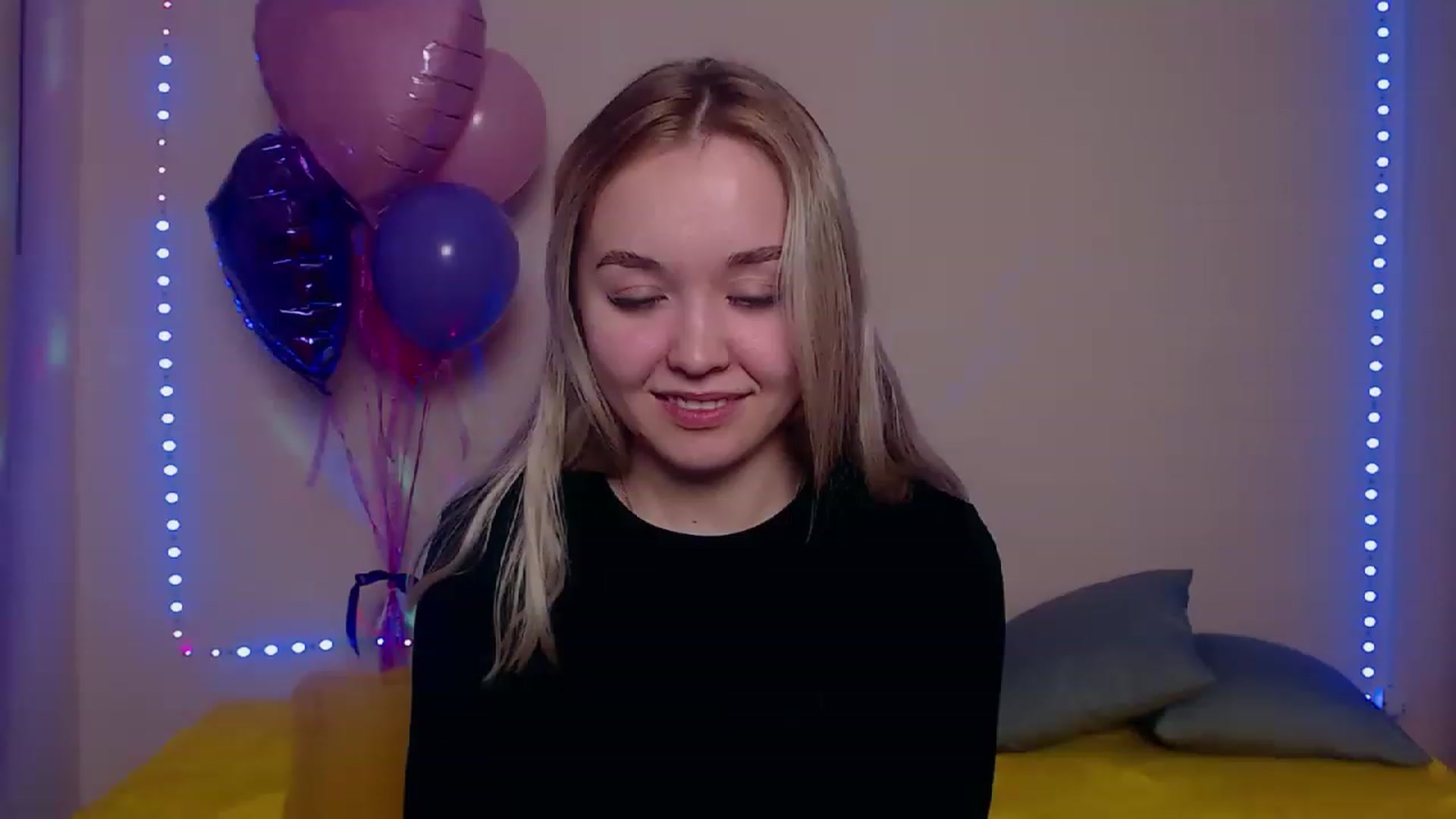 Gallery image thumbnail from HollyMich's myfreecams stream on, 03/16/2023, 09:32 image 14 of 20