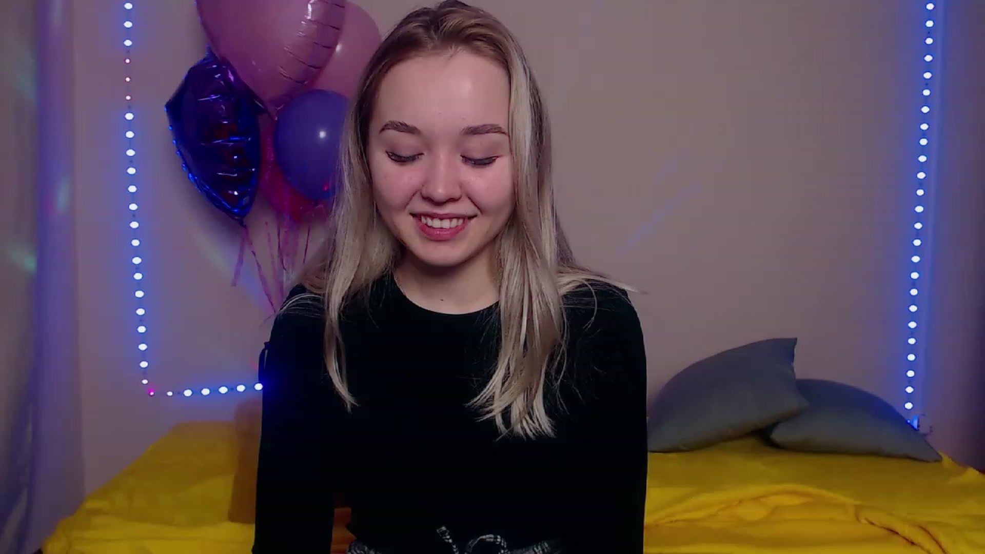 Gallery image thumbnail from HollyMich's myfreecams stream on, 03/16/2023, 09:32 image 3 of 20