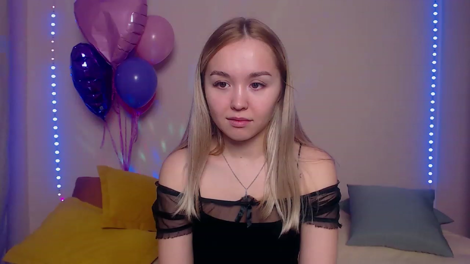 Gallery image thumbnail from HollyMich's myfreecams stream on, 03/20/2023, 06:03 image 6 of 20