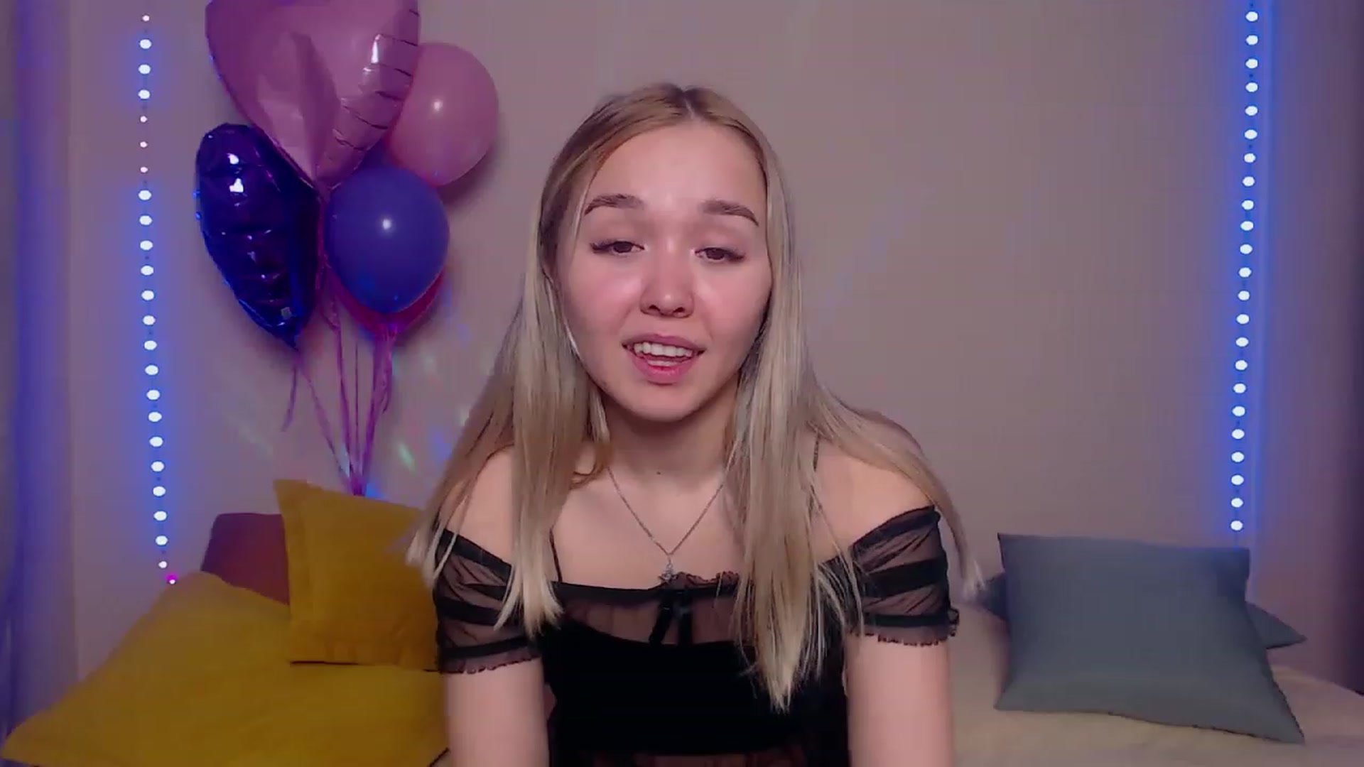 Gallery image thumbnail from HollyMich's myfreecams stream on, 03/20/2023, 06:03 image 10 of 20