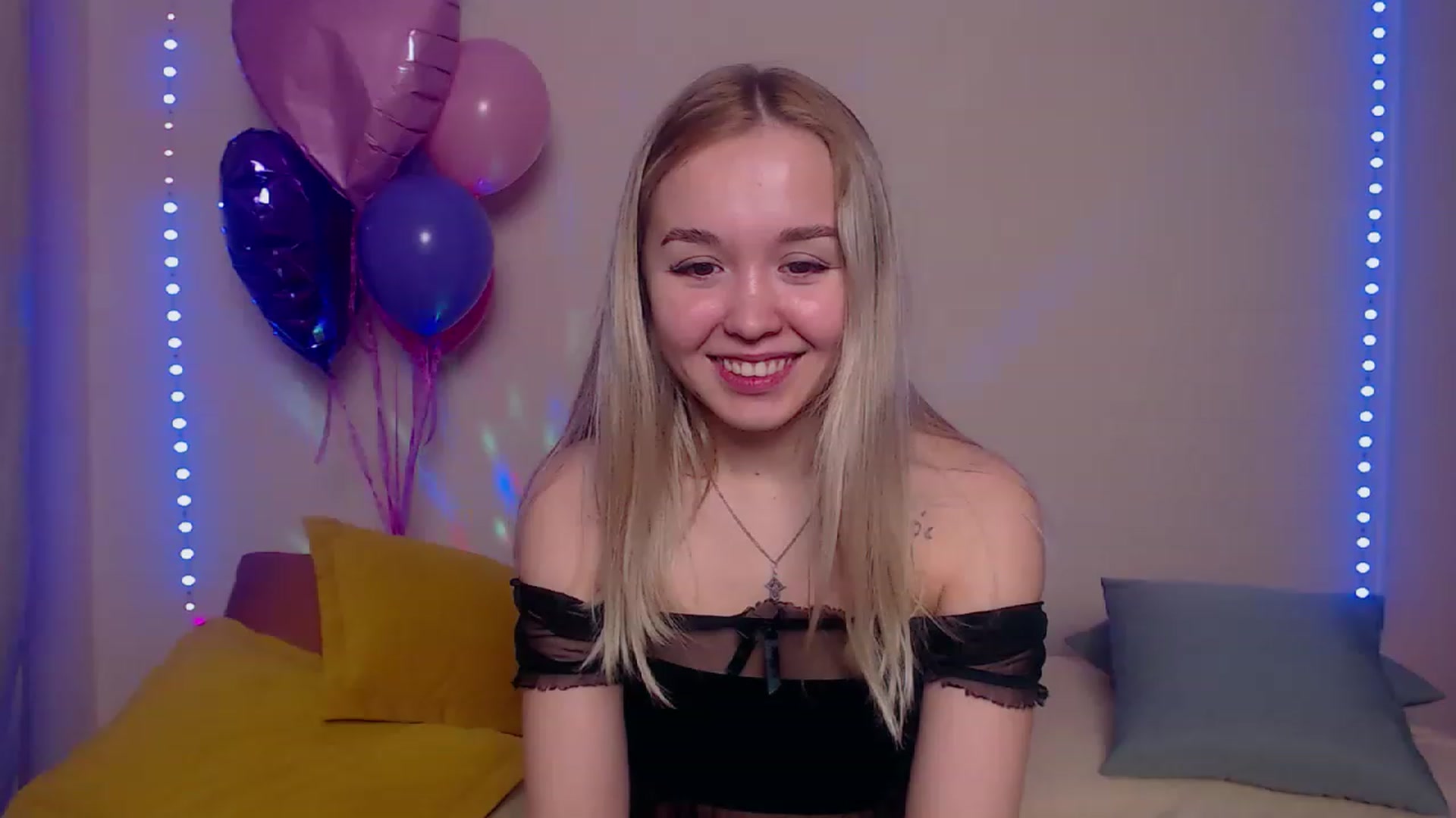 Gallery image thumbnail from HollyMich's myfreecams stream on, 03/20/2023, 06:03 image 15 of 20