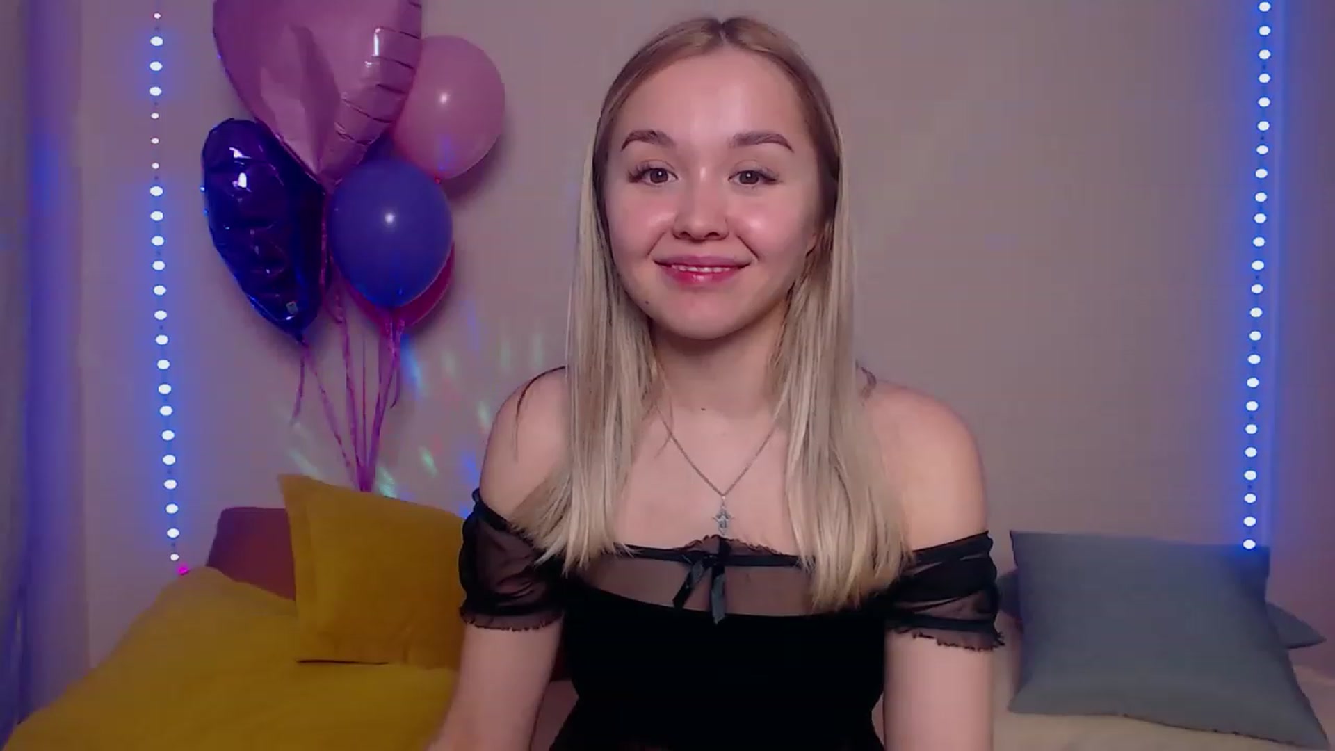 Gallery image thumbnail from HollyMich's myfreecams stream on, 03/20/2023, 06:03 image 18 of 20