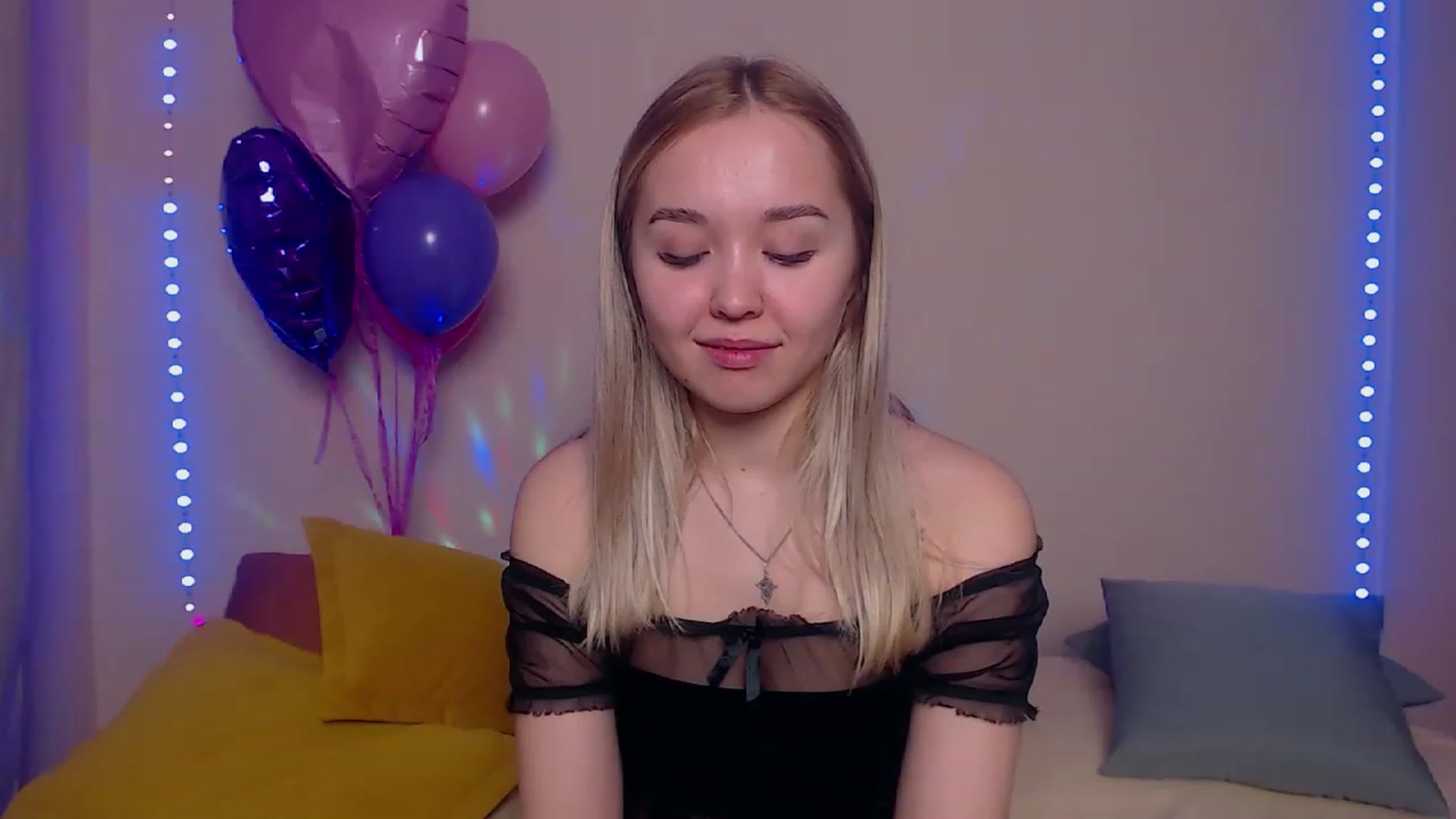 Gallery image thumbnail from HollyMich's myfreecams stream on, 03/20/2023, 06:03 image 19 of 20