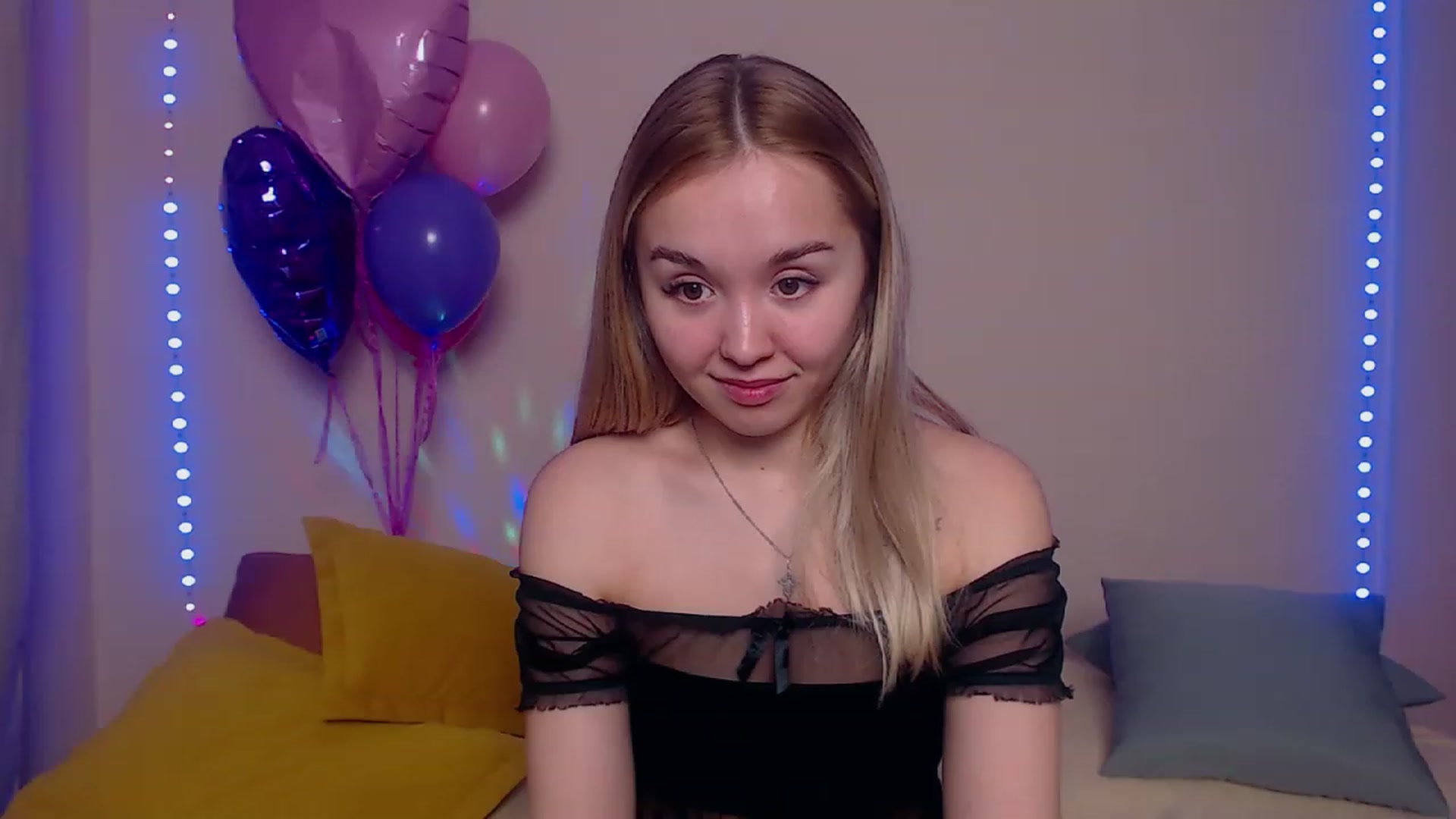 Gallery image thumbnail from HollyMich's myfreecams stream on, 03/20/2023, 06:03 image 20 of 20