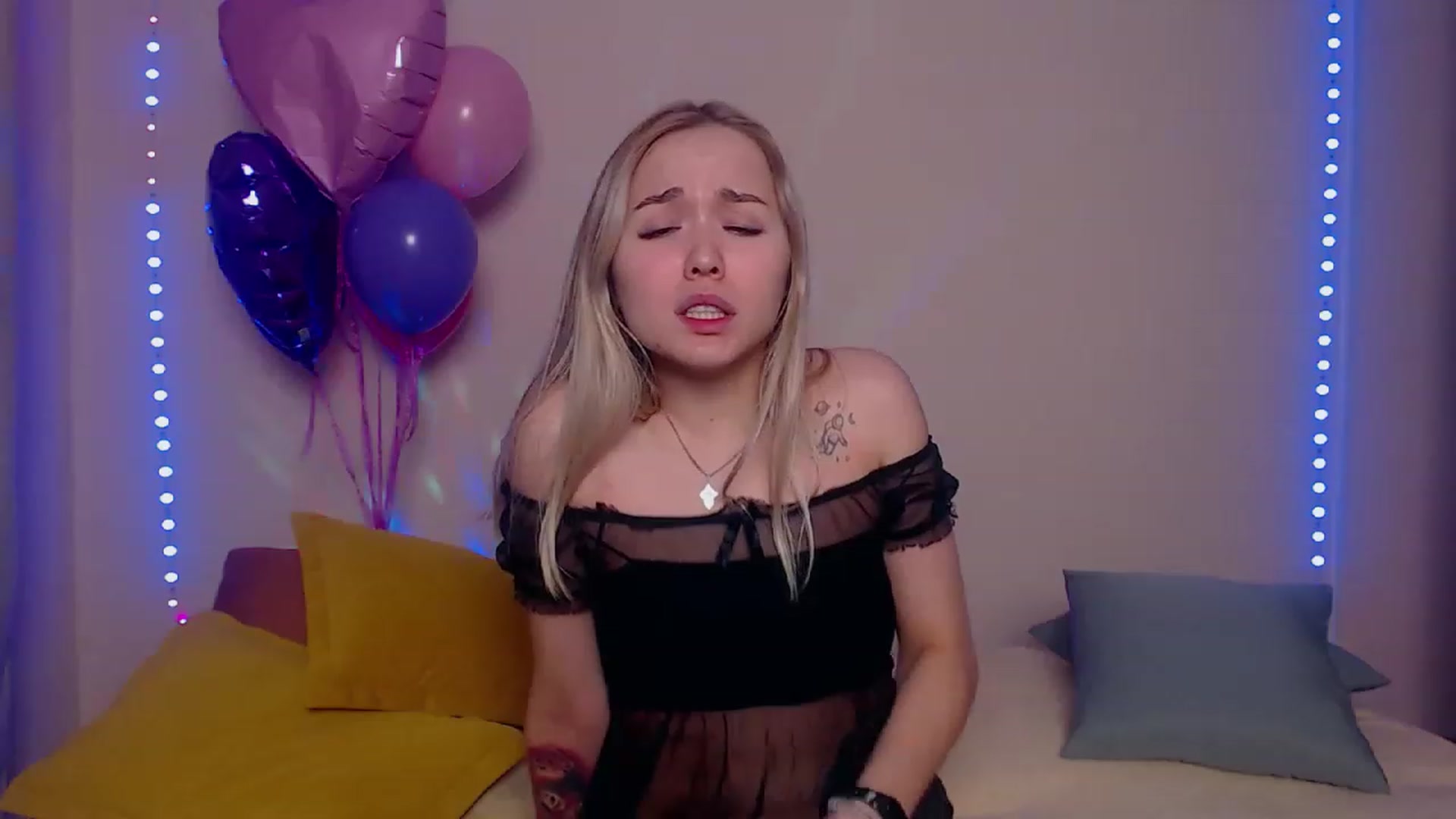 Gallery image thumbnail from HollyMich's myfreecams stream on, 03/20/2023, 06:03 image 13 of 20