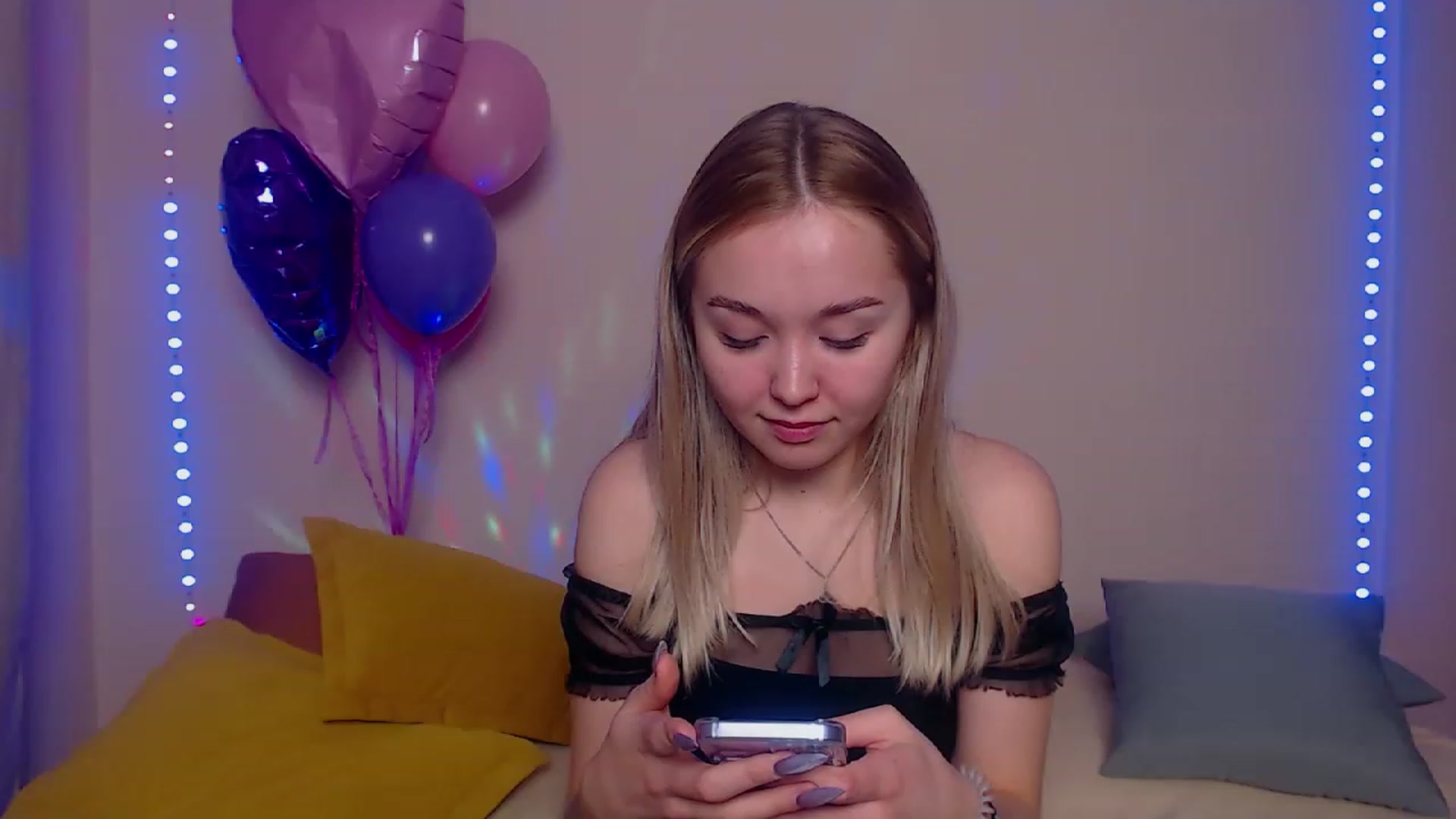 Gallery image thumbnail from HollyMich's myfreecams stream on, 03/20/2023, 06:03 image 17 of 20