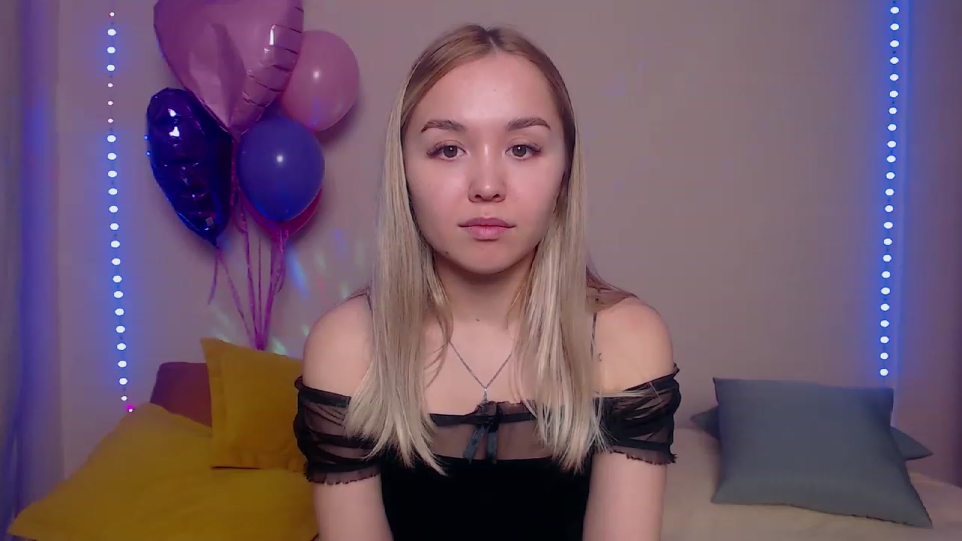 Gallery image thumbnail from HollyMich's myfreecams stream on, 03/20/2023, 06:03 image 5 of 20