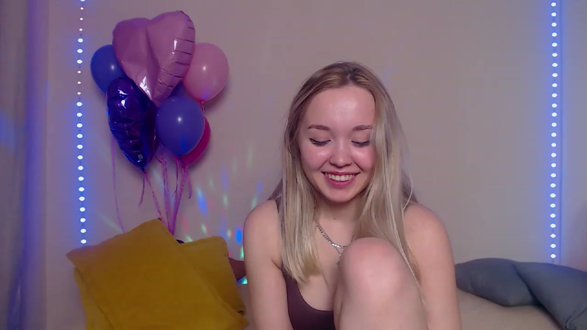 Gallery image thumbnail from HollyMich's myfreecams stream on, 03/25/2023, 10:42 image 11 of 20