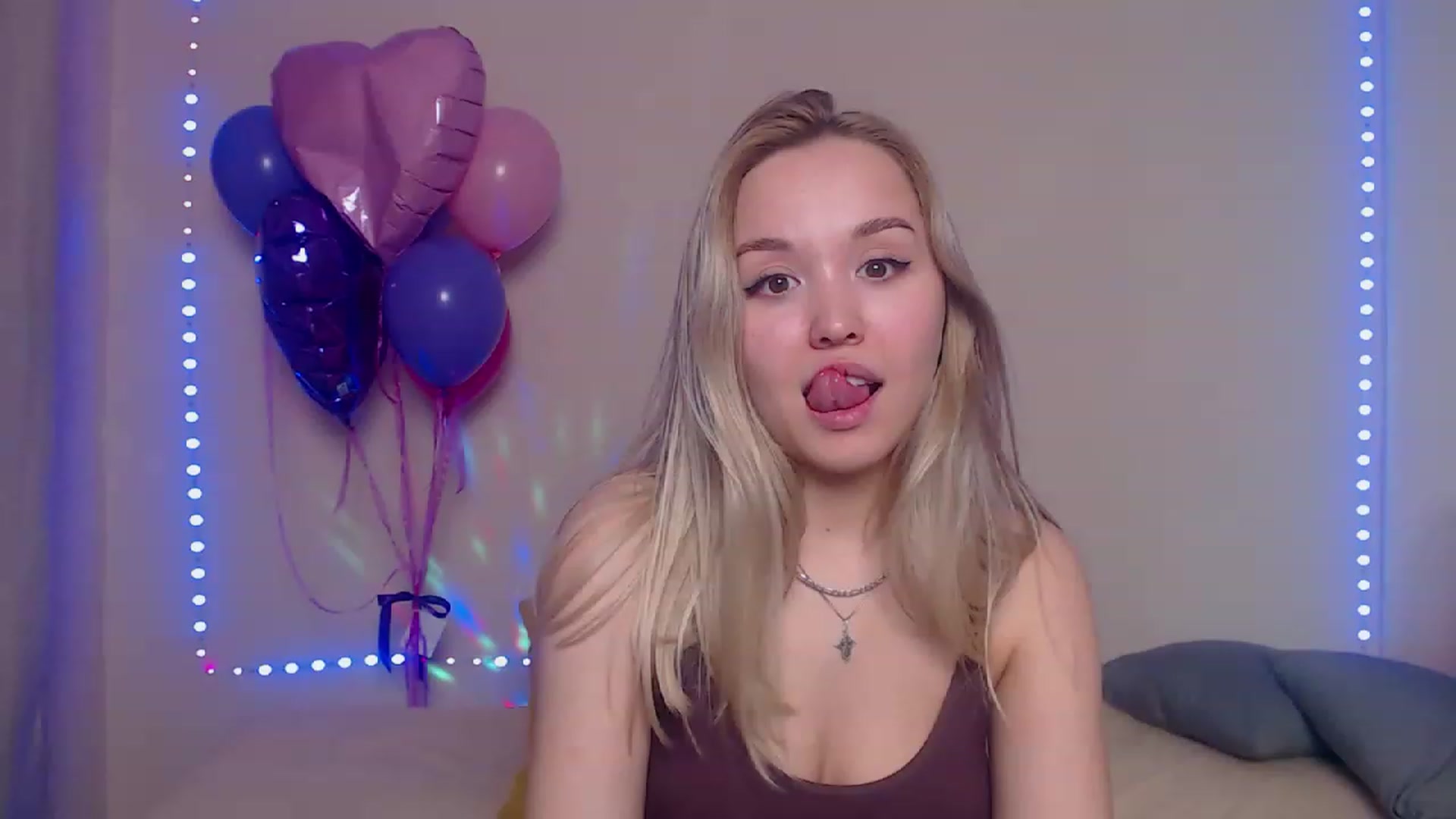 Gallery image thumbnail from HollyMich's myfreecams stream on, 03/25/2023, 10:42 image 8 of 20