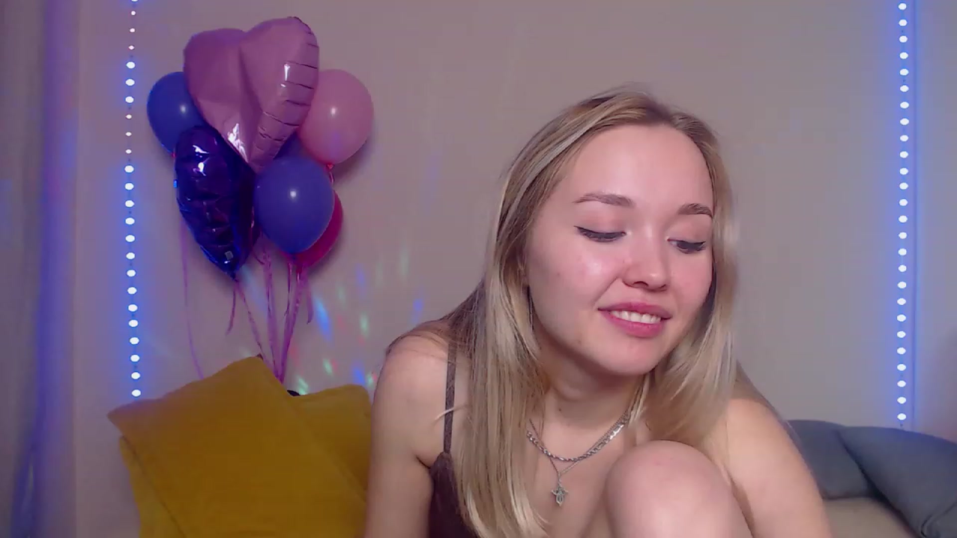 Gallery image thumbnail from HollyMich's myfreecams stream on, 03/25/2023, 10:42 image 13 of 20