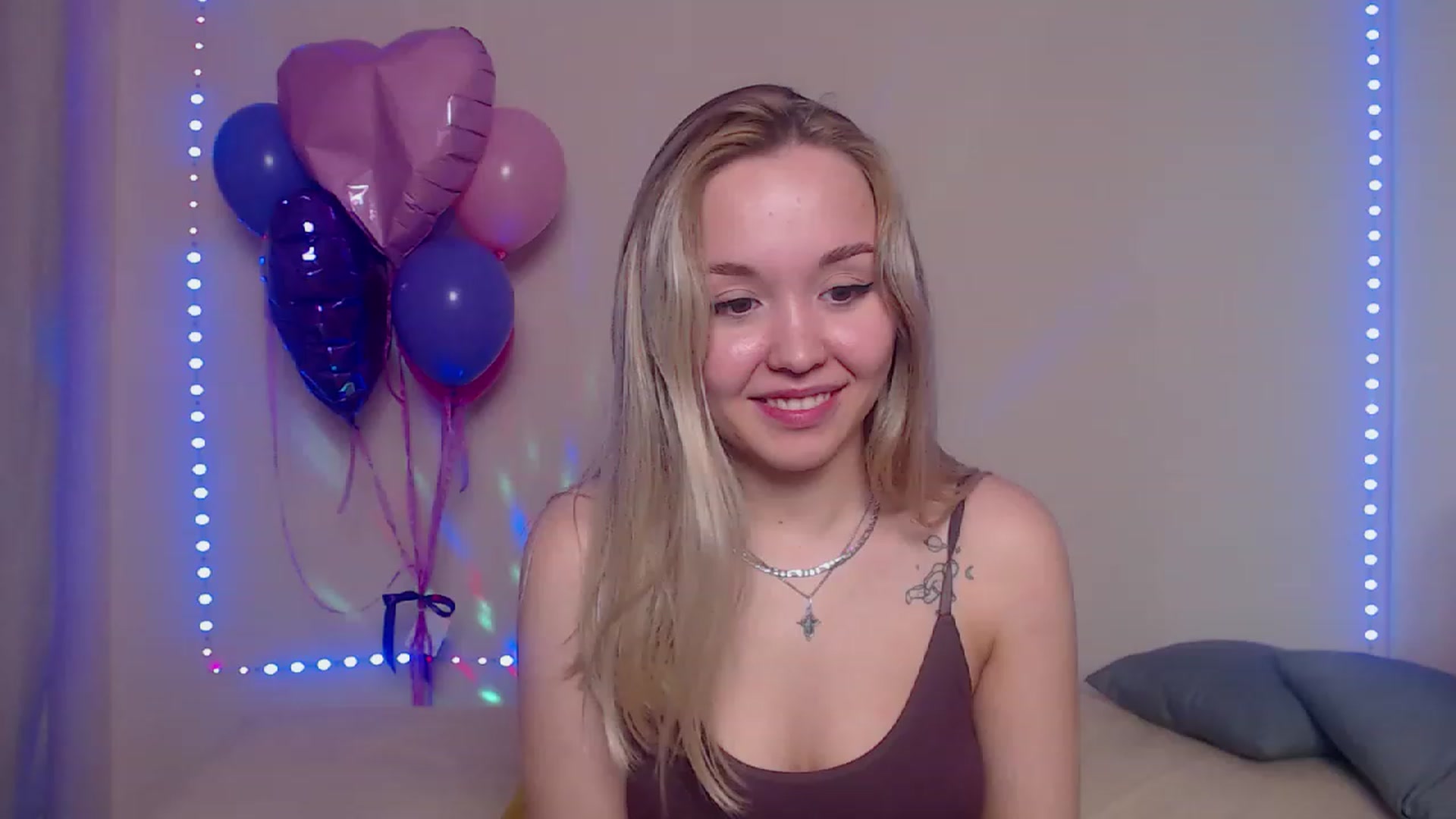 Gallery image thumbnail from HollyMich's myfreecams stream on, 03/25/2023, 10:42 image 1 of 20