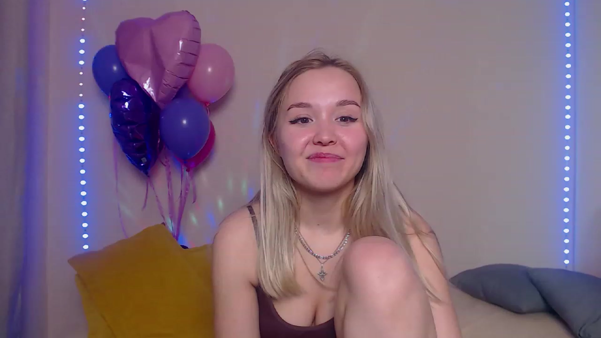 Gallery image thumbnail from HollyMich's myfreecams stream on, 03/25/2023, 10:42 image 10 of 20