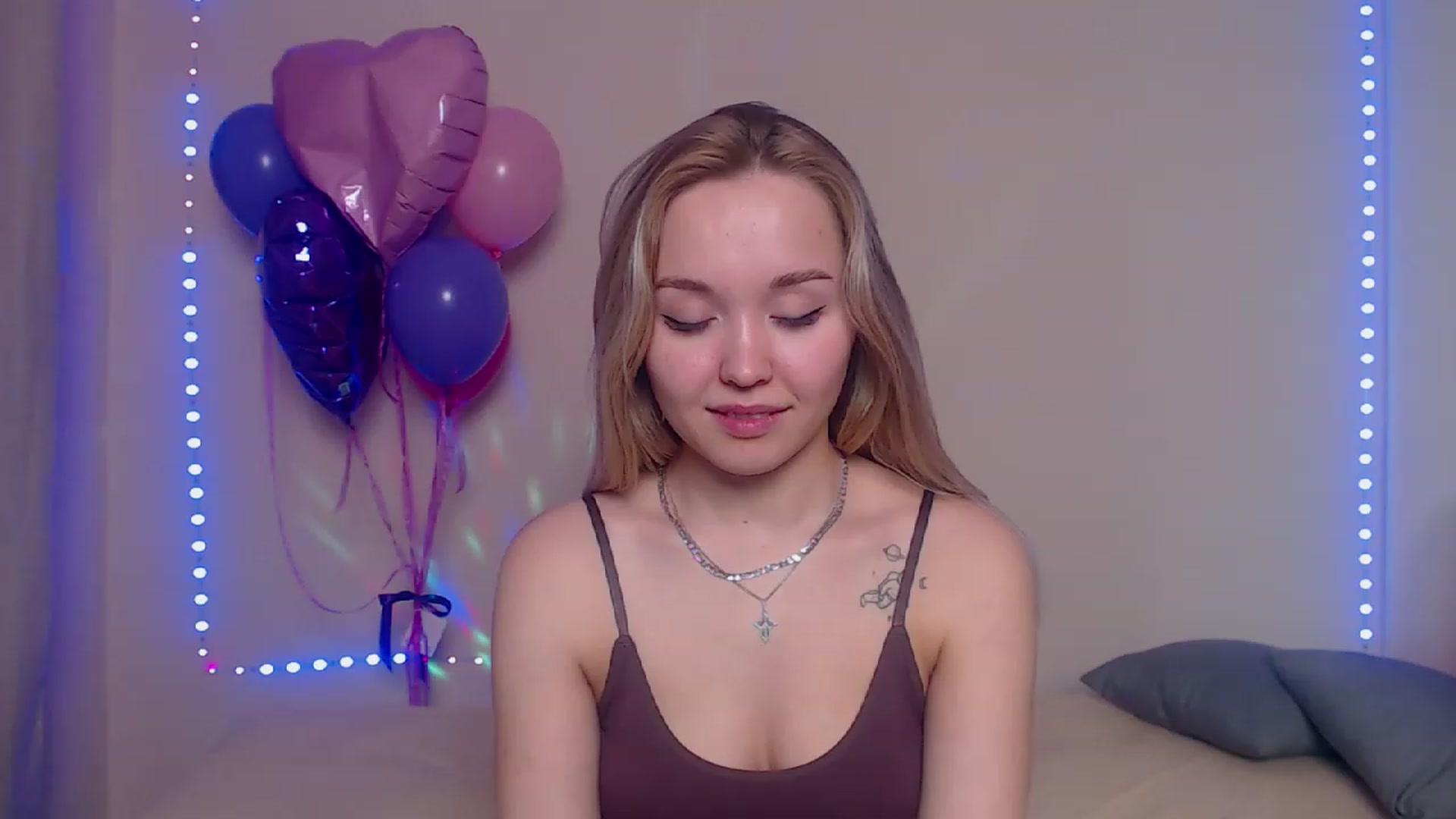 Gallery image thumbnail from HollyMich's myfreecams stream on, 03/25/2023, 10:42 image 3 of 20