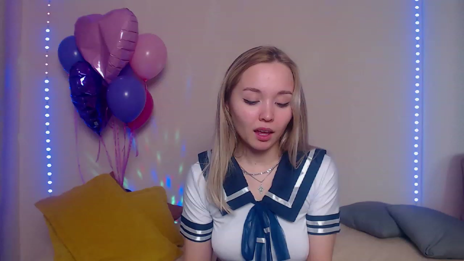 Gallery image thumbnail from HollyMich's myfreecams stream on, 03/25/2023, 10:42 image 18 of 20