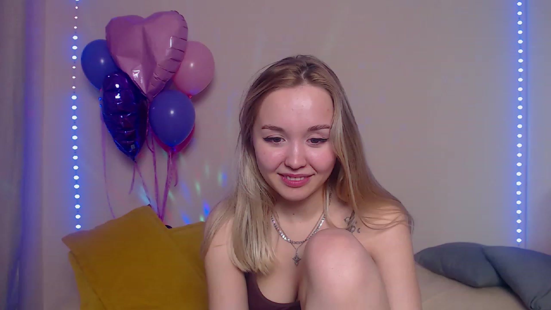 Gallery image thumbnail from HollyMich's myfreecams stream on, 03/25/2023, 10:42 image 12 of 20