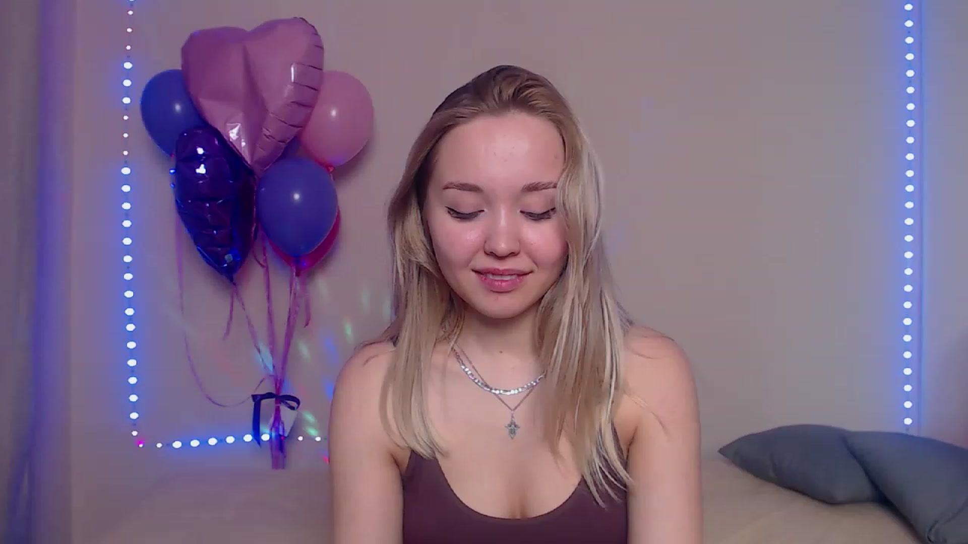 Gallery image thumbnail from HollyMich's myfreecams stream on, 03/25/2023, 10:42 image 6 of 20