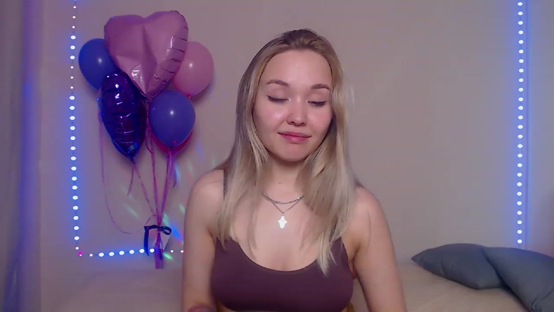 Gallery image thumbnail from HollyMich's myfreecams stream on, 03/25/2023, 10:42 image 7 of 20