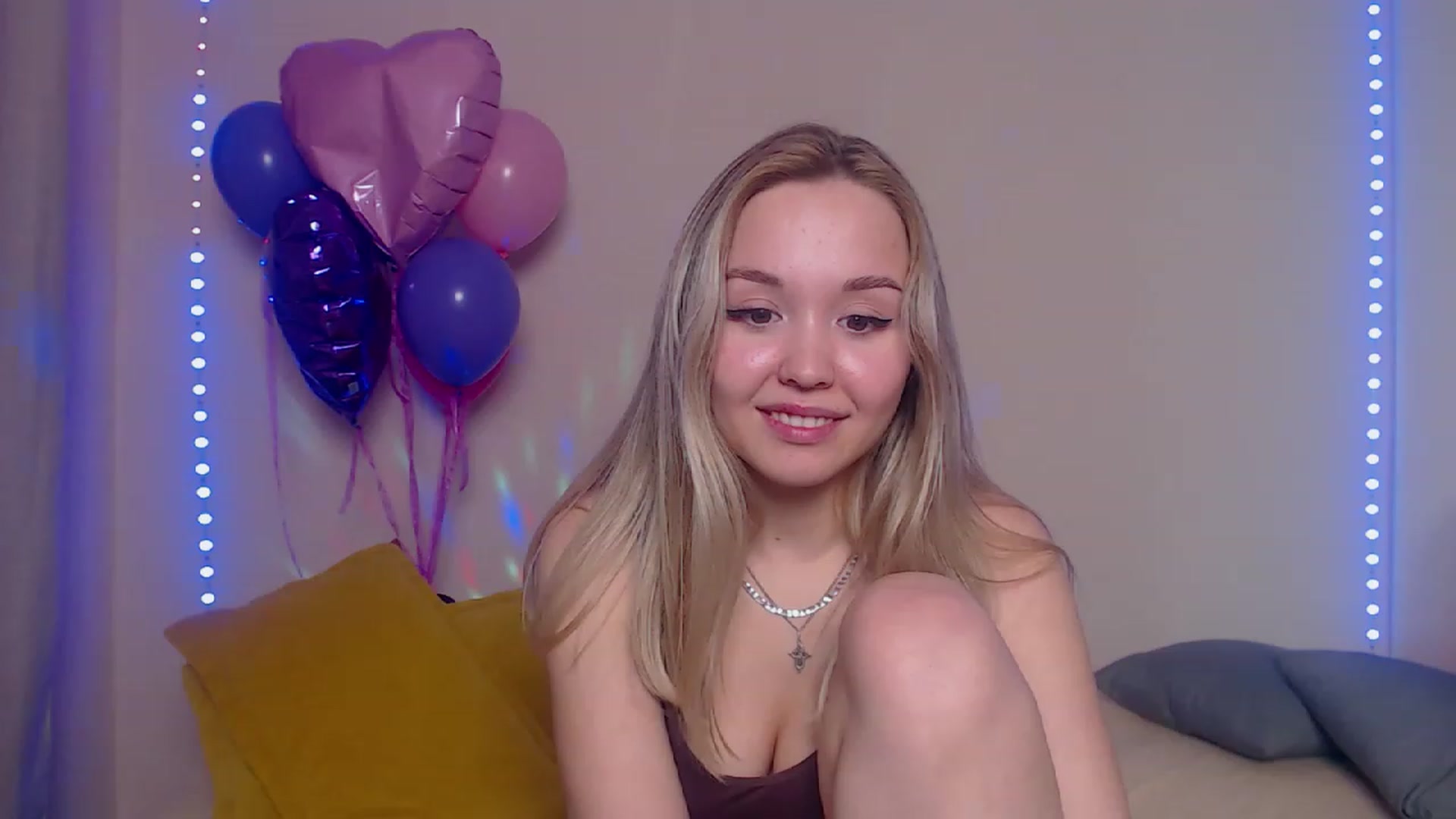 Gallery image thumbnail from HollyMich's myfreecams stream on, 03/25/2023, 10:42 image 9 of 20