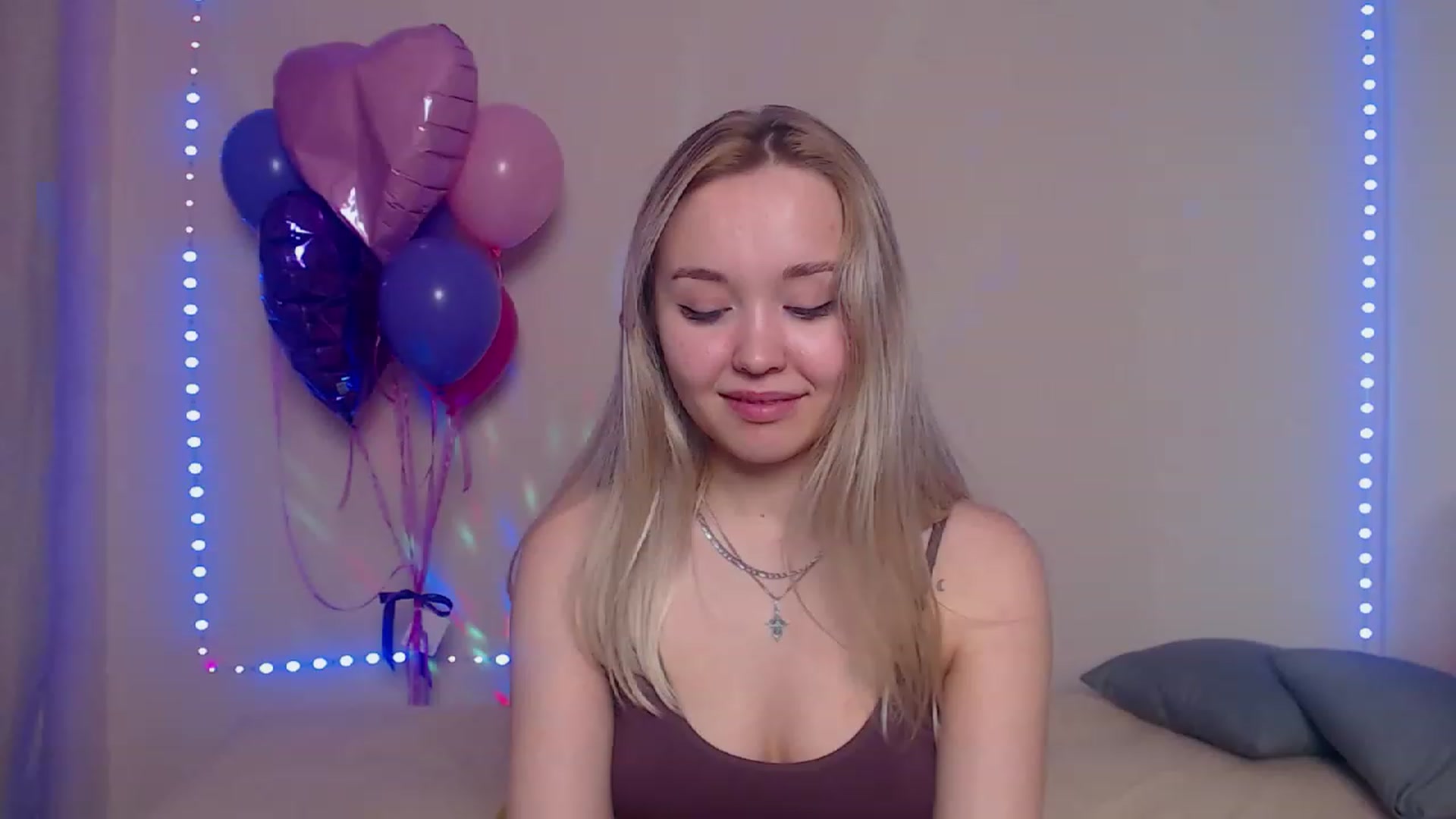 Gallery image thumbnail from HollyMich's myfreecams stream on, 03/25/2023, 10:42 image 5 of 20