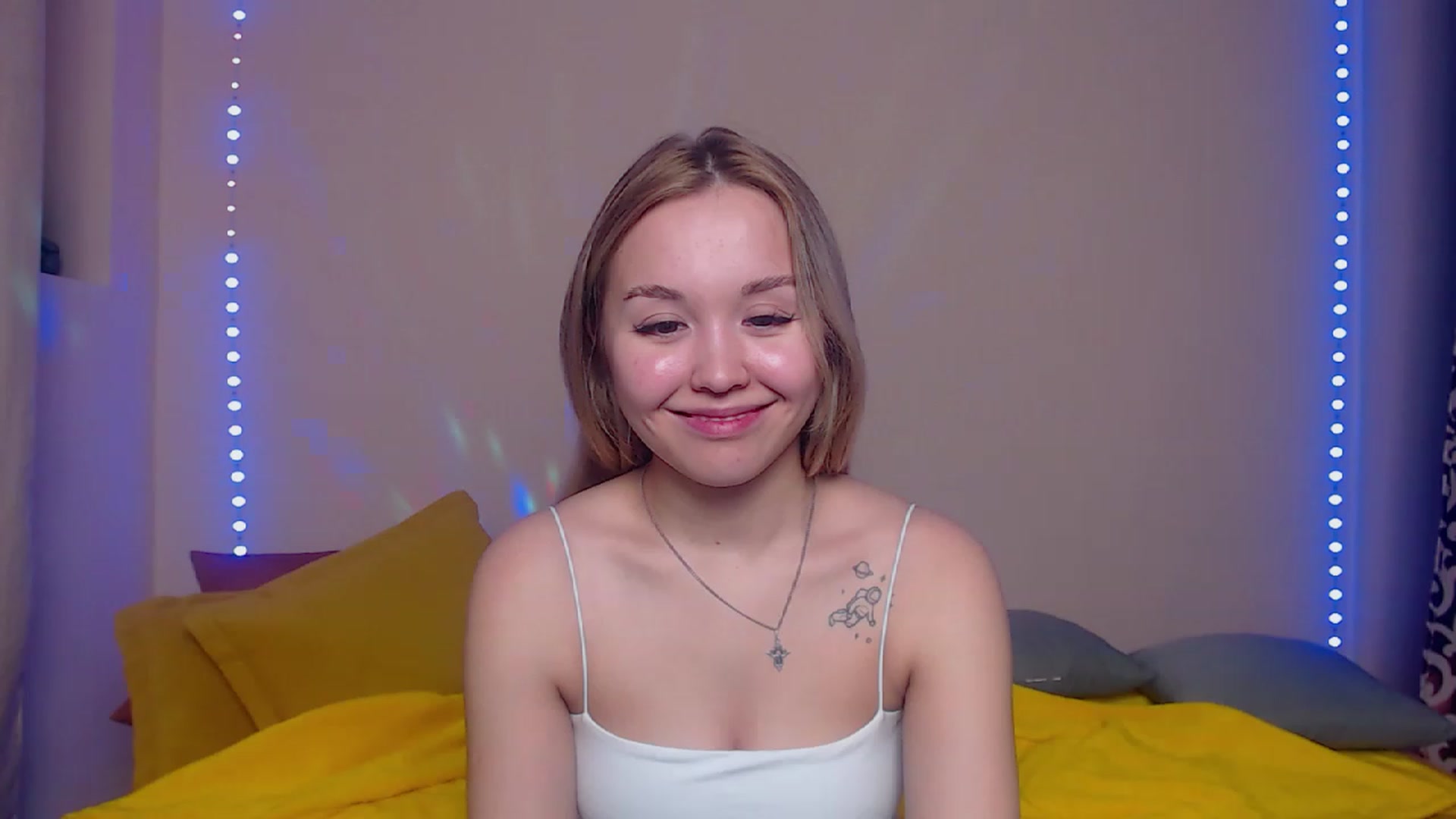 Gallery image thumbnail from HollyMich's myfreecams stream on, 04/04/2023, 07:26 image 4 of 20