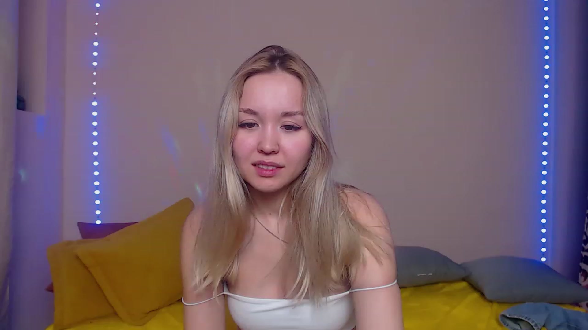 Gallery image thumbnail from HollyMich's myfreecams stream on, 04/04/2023, 07:26 image 11 of 20