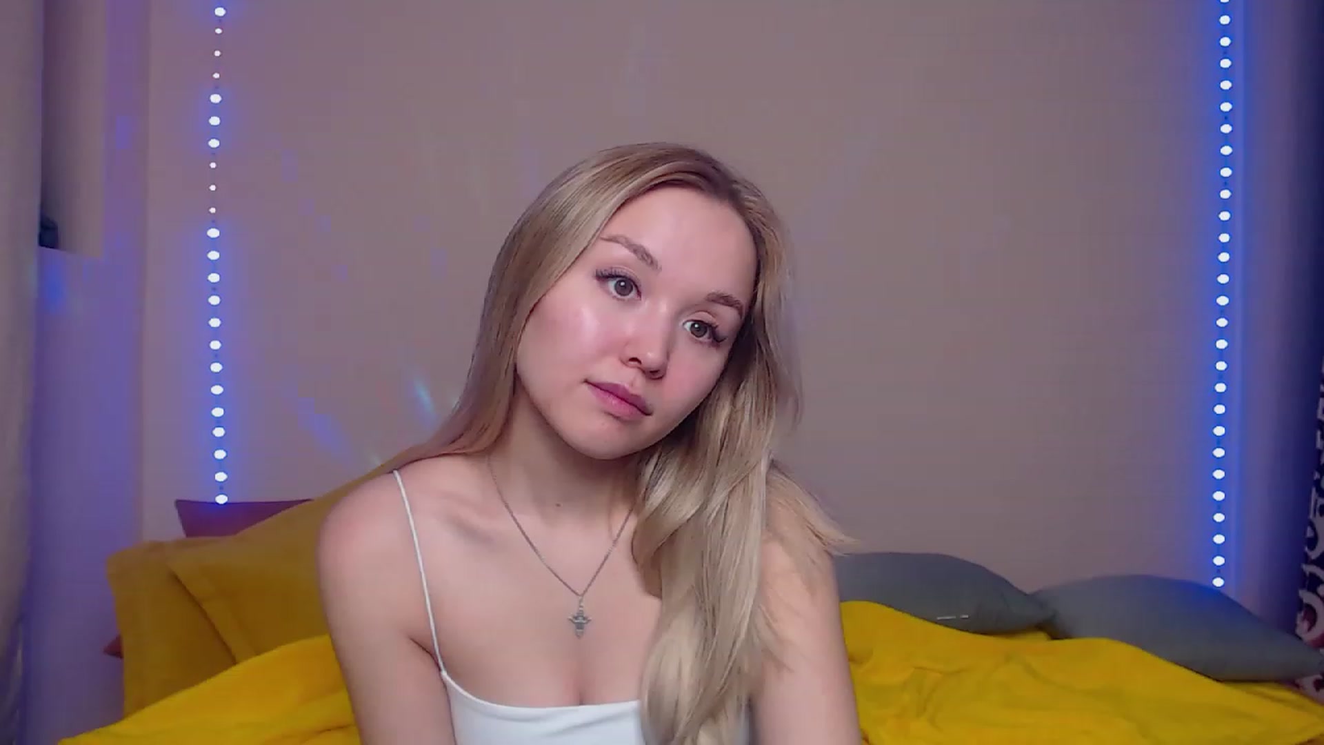 Gallery image thumbnail from HollyMich's myfreecams stream on, 04/04/2023, 07:26 image 2 of 20