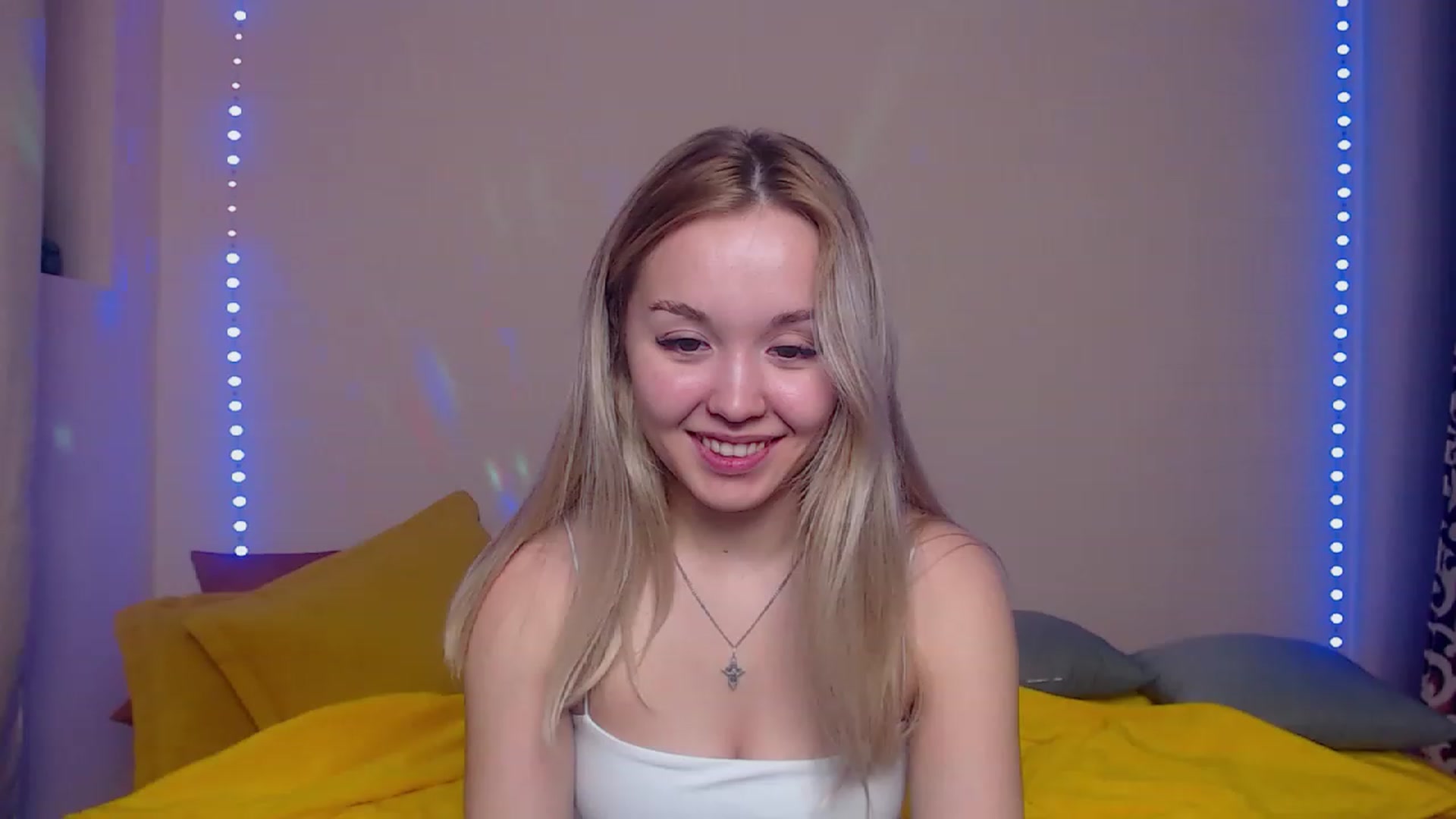 Gallery image thumbnail from HollyMich's myfreecams stream on, 04/04/2023, 07:26 image 3 of 20