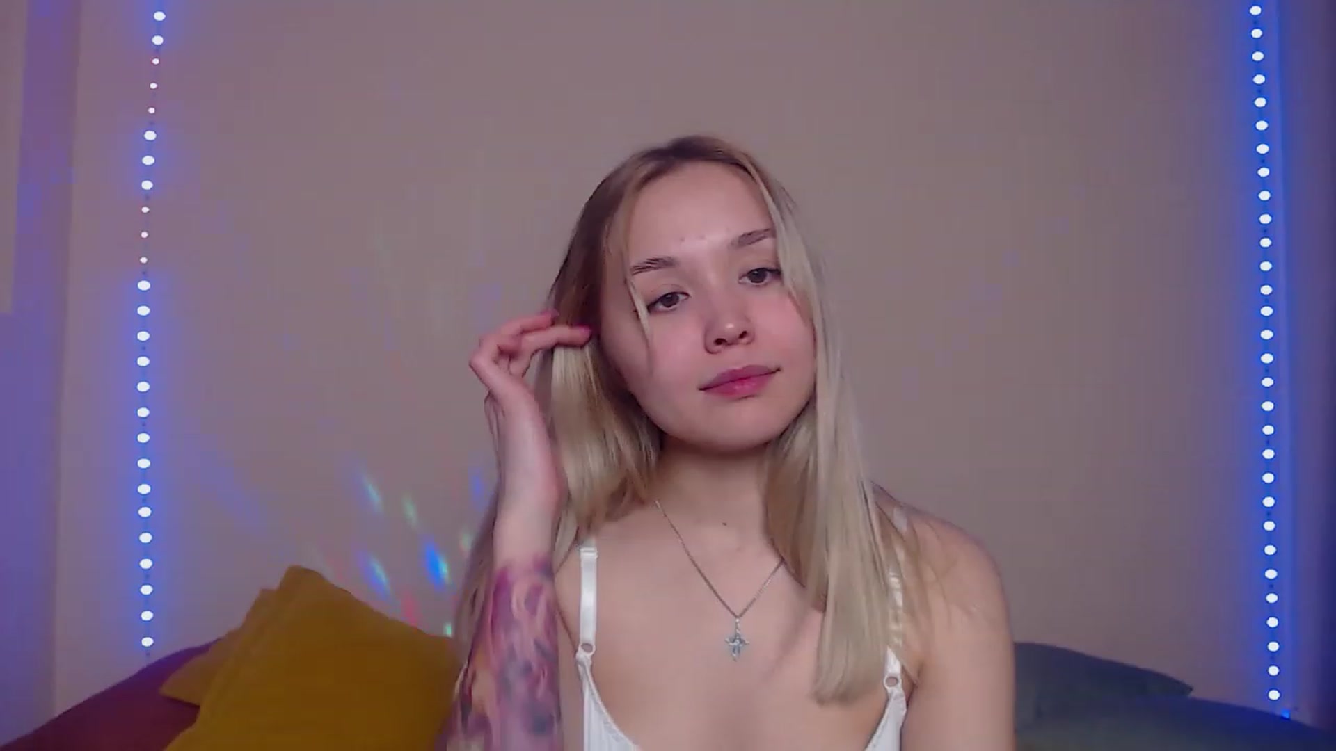Gallery image thumbnail from HollyMich's myfreecams stream on, 04/24/2023, 10:34 image 13 of 20